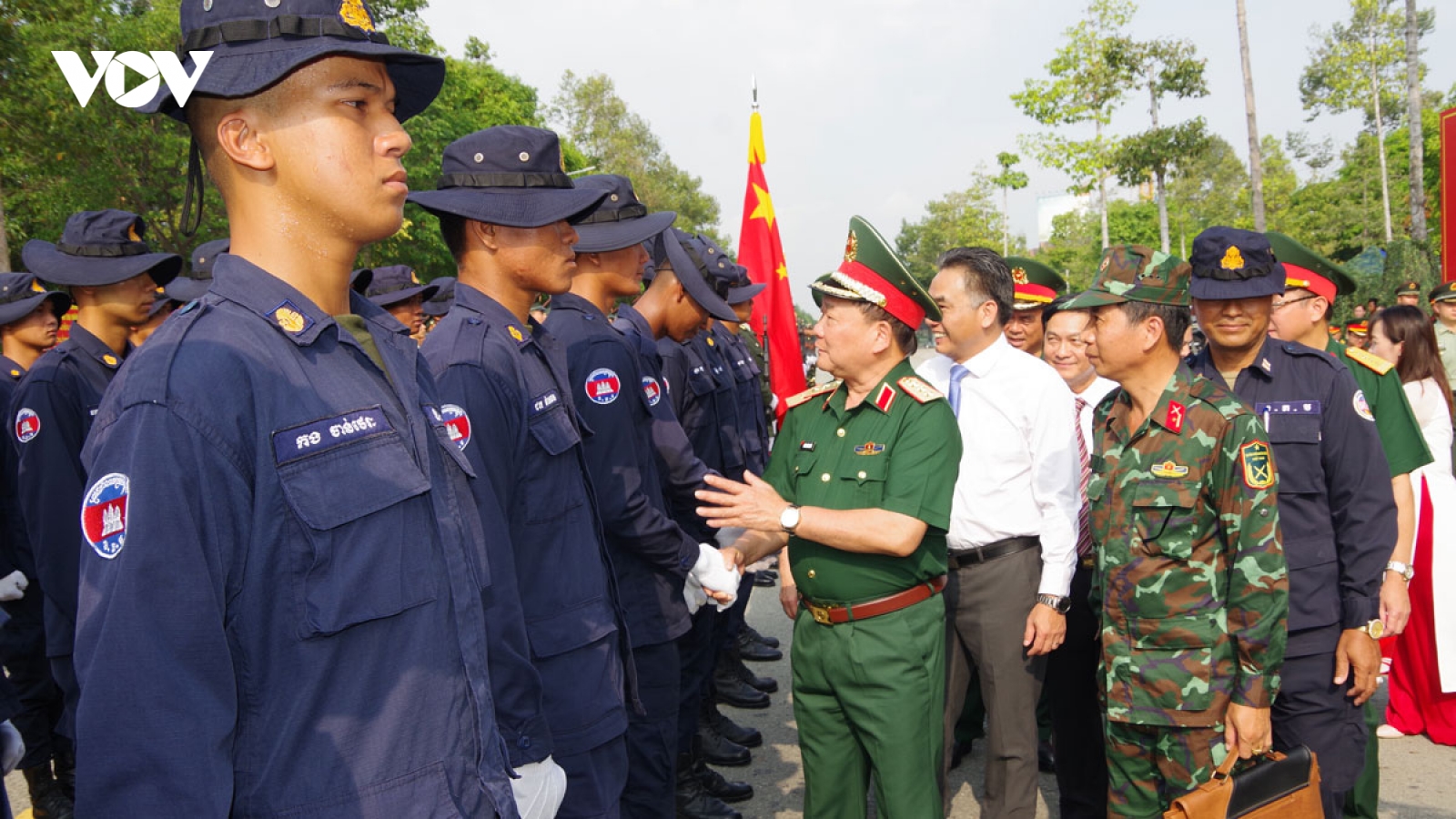 Thứ trưởng Bộ Quốc phòng thăm hỏi, động viên các đoàn diễu binh quốc tế