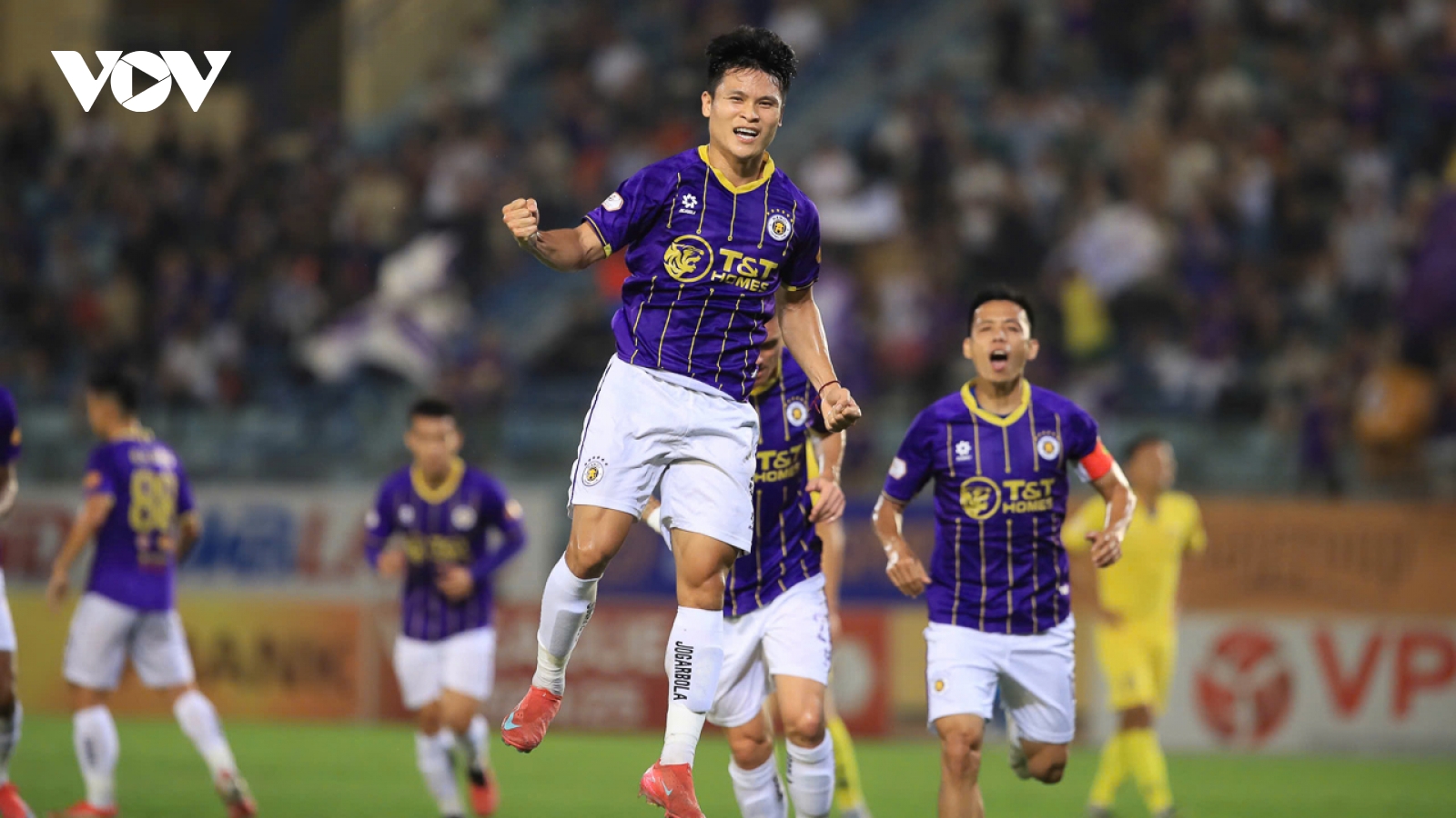Bảng xếp hạng V-League mới nhất: Cuộc đua song mã