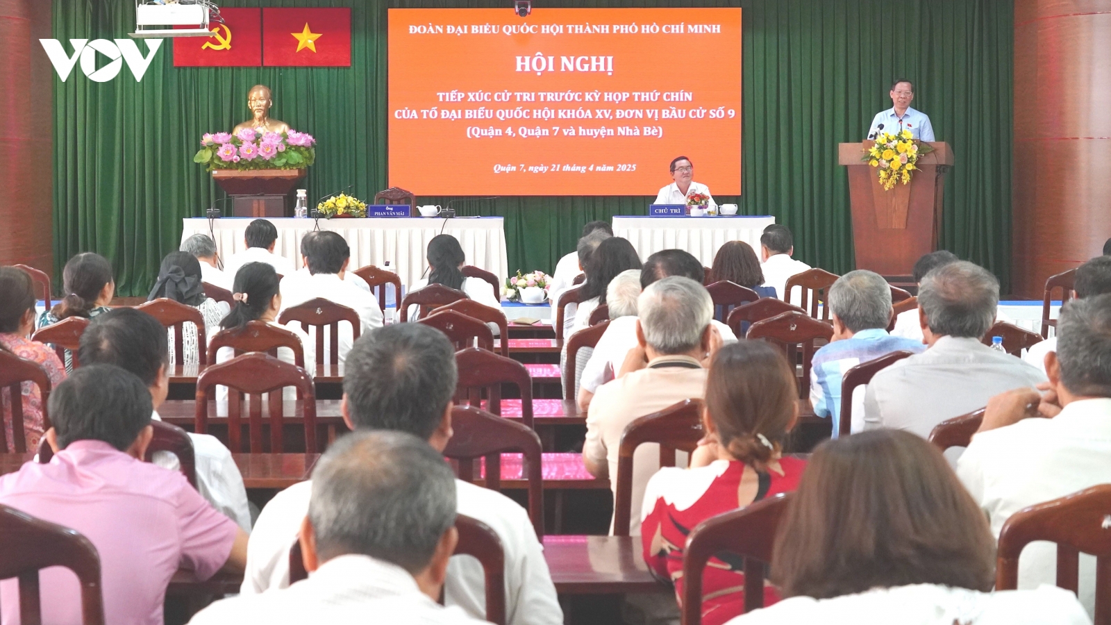 Cử tri TP.HCM kiến nghị mở lớp học về "số hóa" cho cán bộ và người dân
