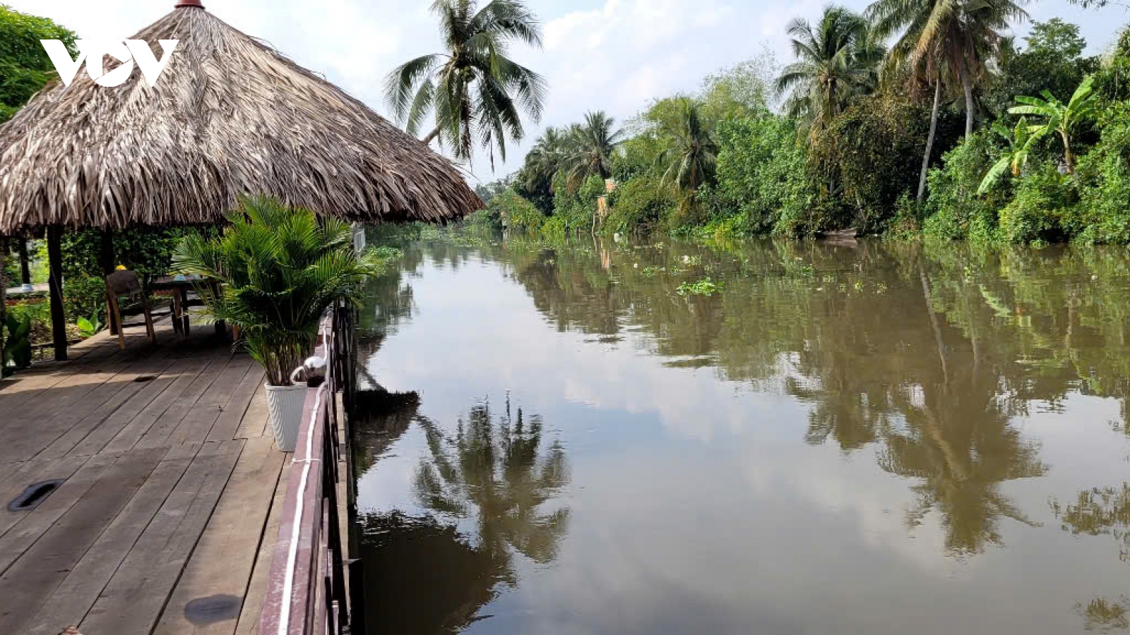 Lập biên bản, dừng thi công công trình lấn đường bộ, đường thủy ở Tiền Giang