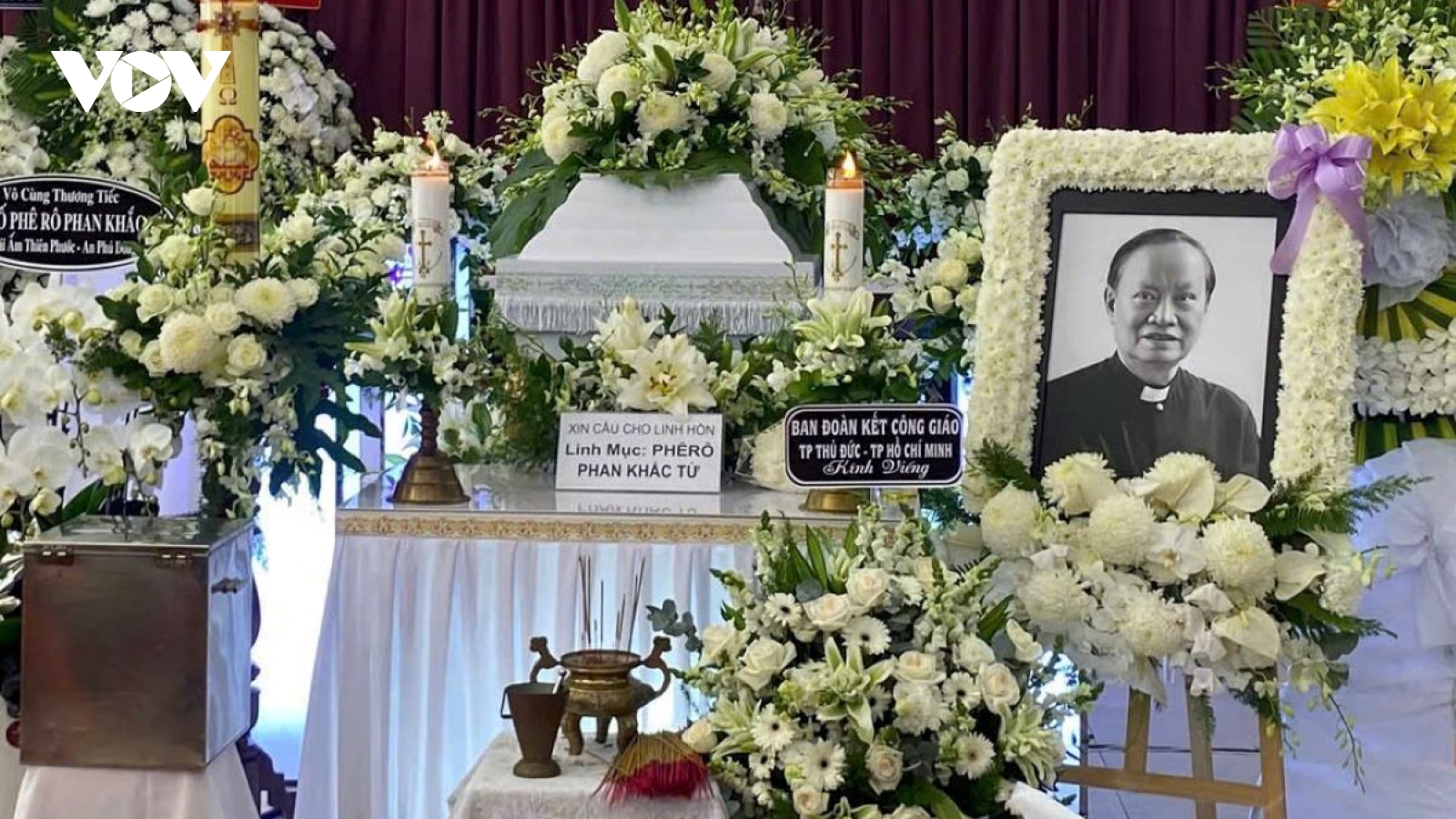 Lãnh đạo TP.HCM viếng Linh mục Phêrô Phan Khắc Từ