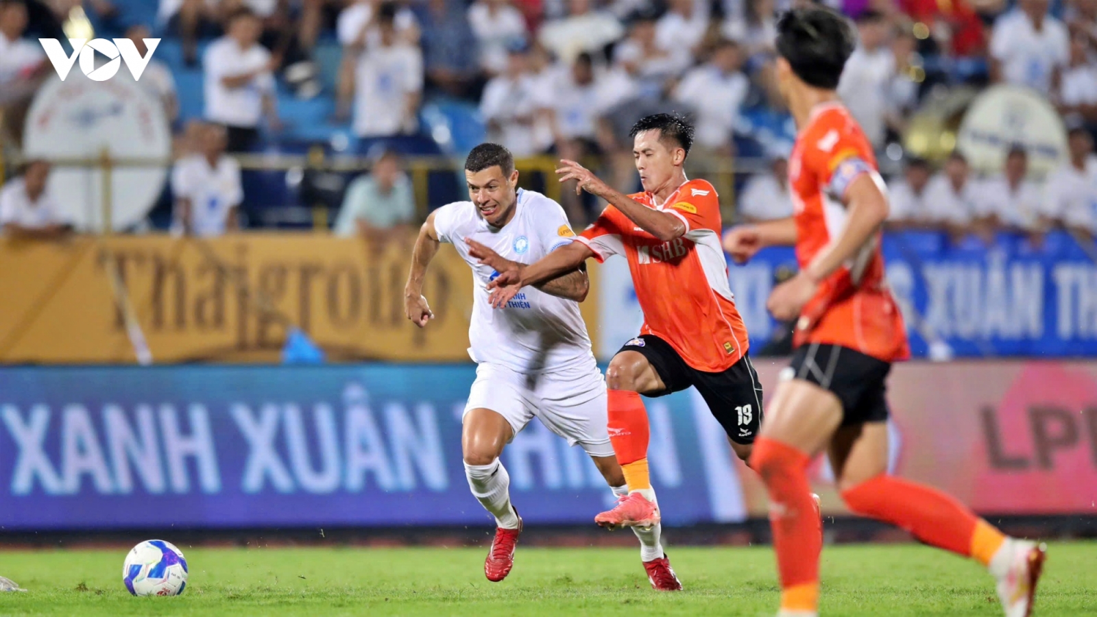 Vòng 19 V-League 2024/2025: “Nóng” cả hai đầu bảng xếp hạng