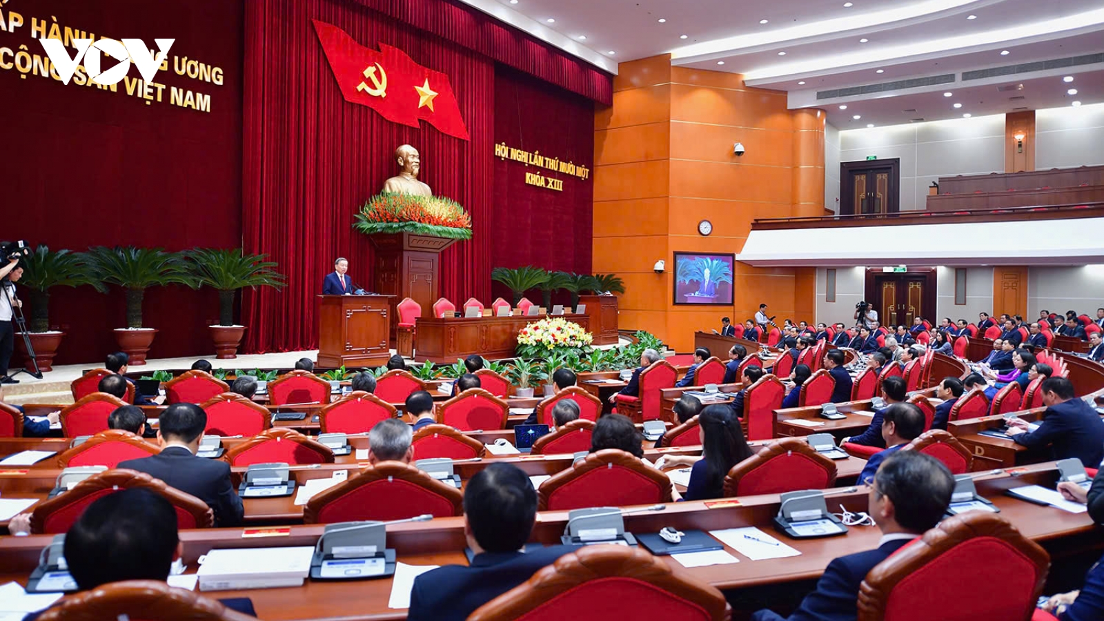 Thông cáo báo chí về ngày làm việc thứ ba của Hội nghị Trung ương 11