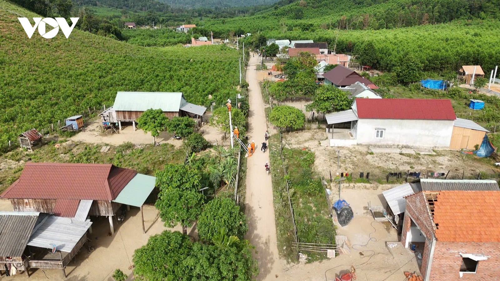 Làng Canh Tiến (Bình Định) đã có điện lưới quốc gia