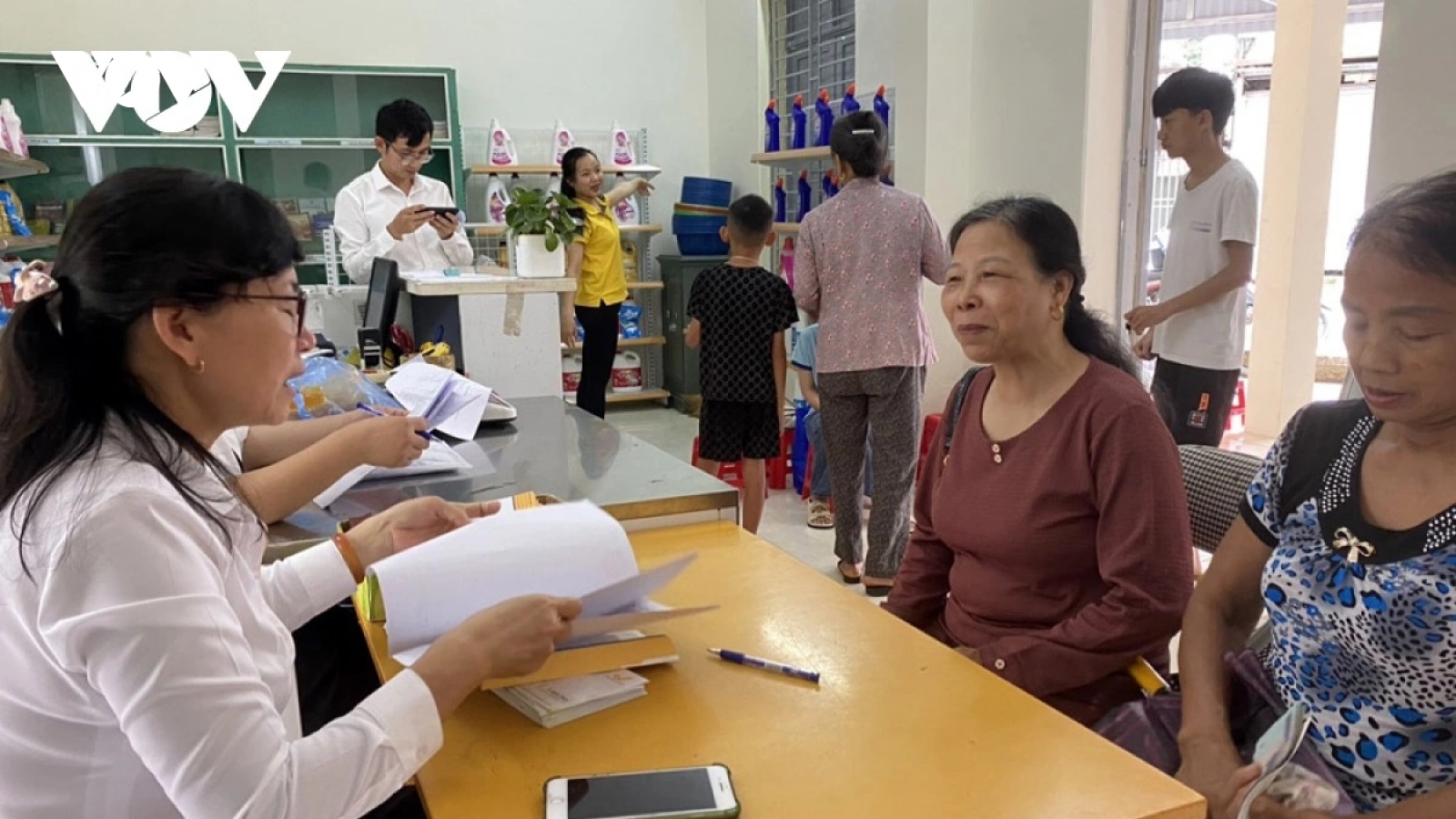Thủ tướng yêu cầu chi trả lương hưu và trợ cấp bảo hiểm xã hội tháng 5 trước nghỉ lễ