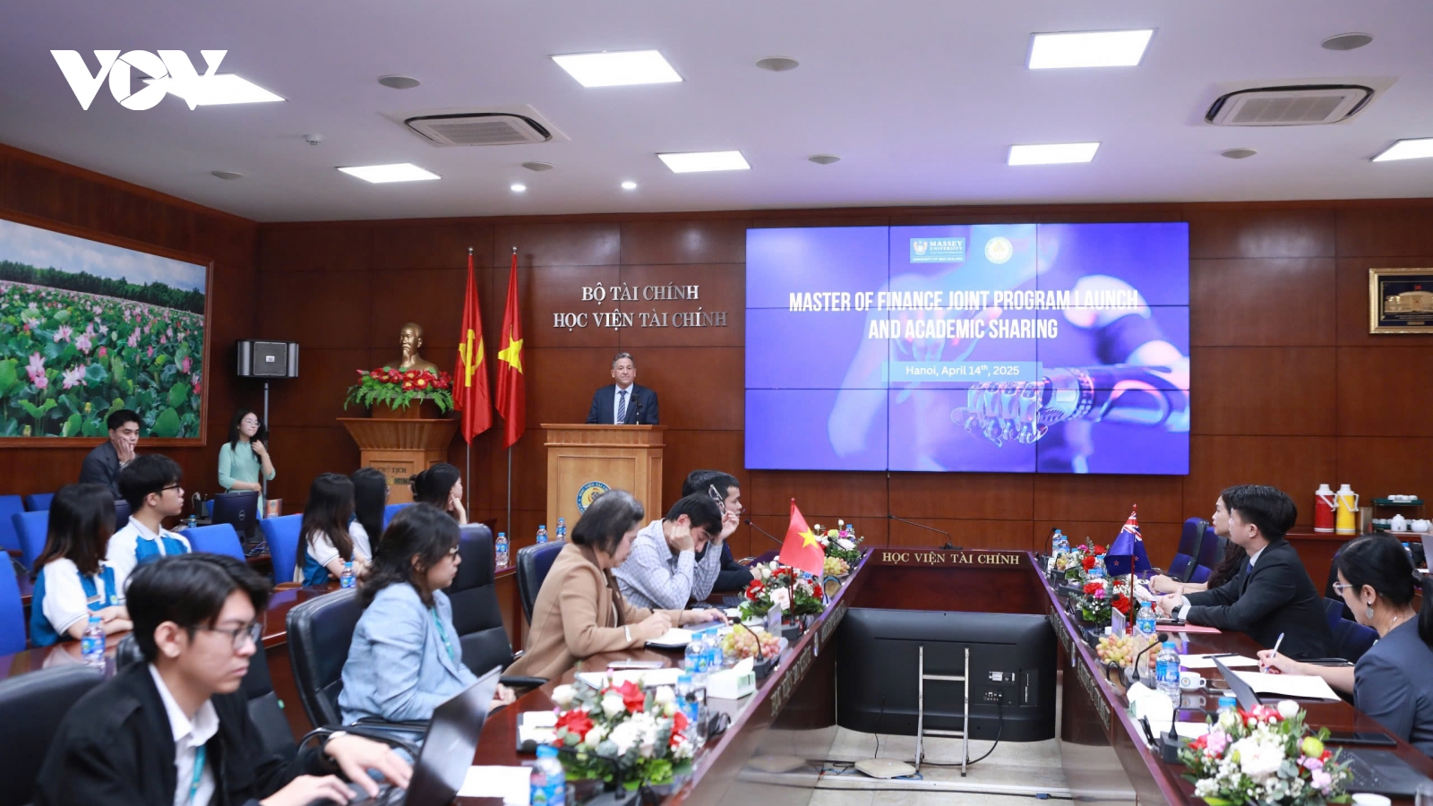 Học viện Tài chính liên kết đào tạo thạc sĩ tài chính với ĐH Massey