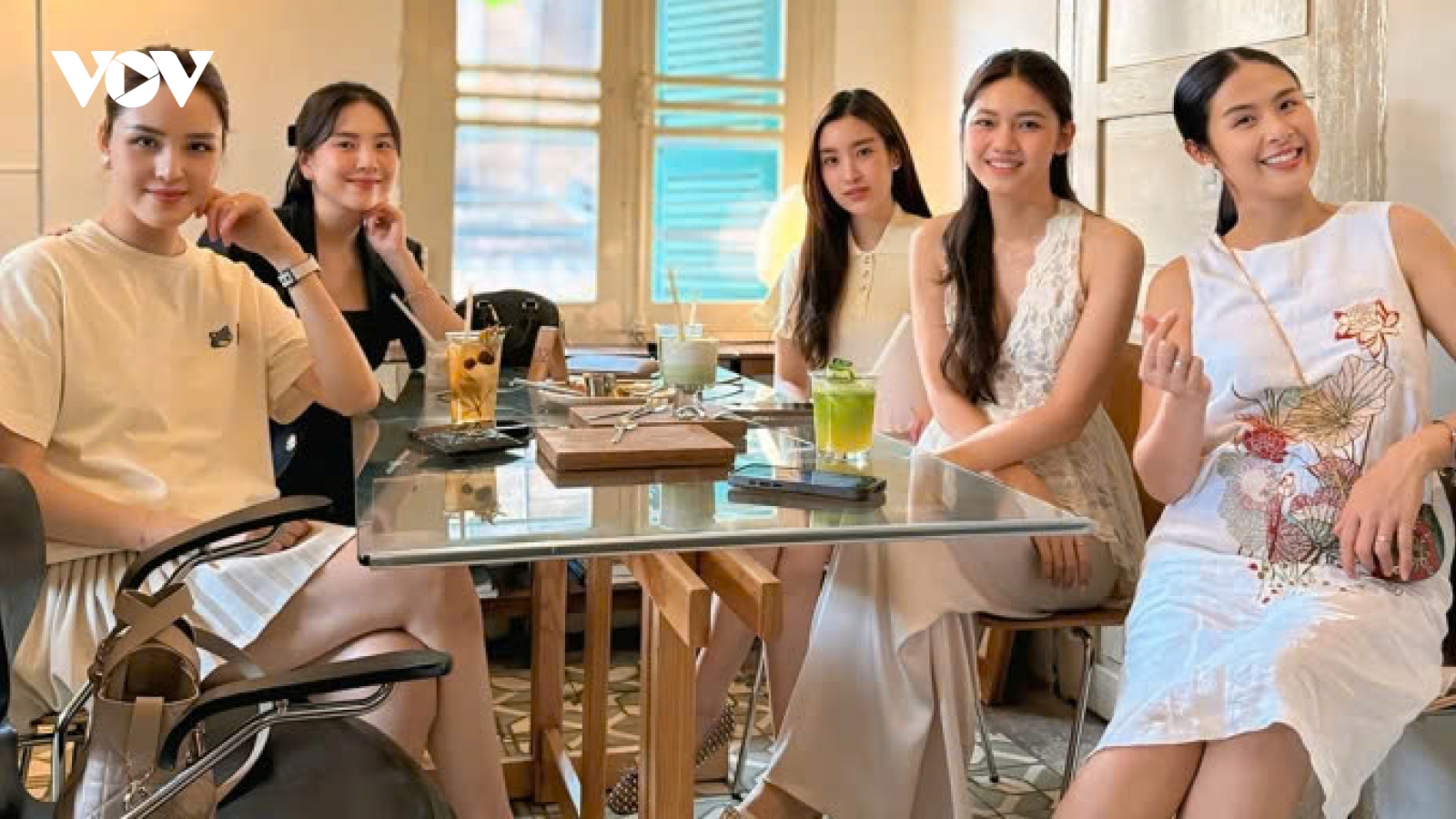 Sao Việt 19/4: MC Mai Ngọc học hỏi kinh nghiệm "bỉm sữa" của Hoa hậu Đỗ Mỹ Linh