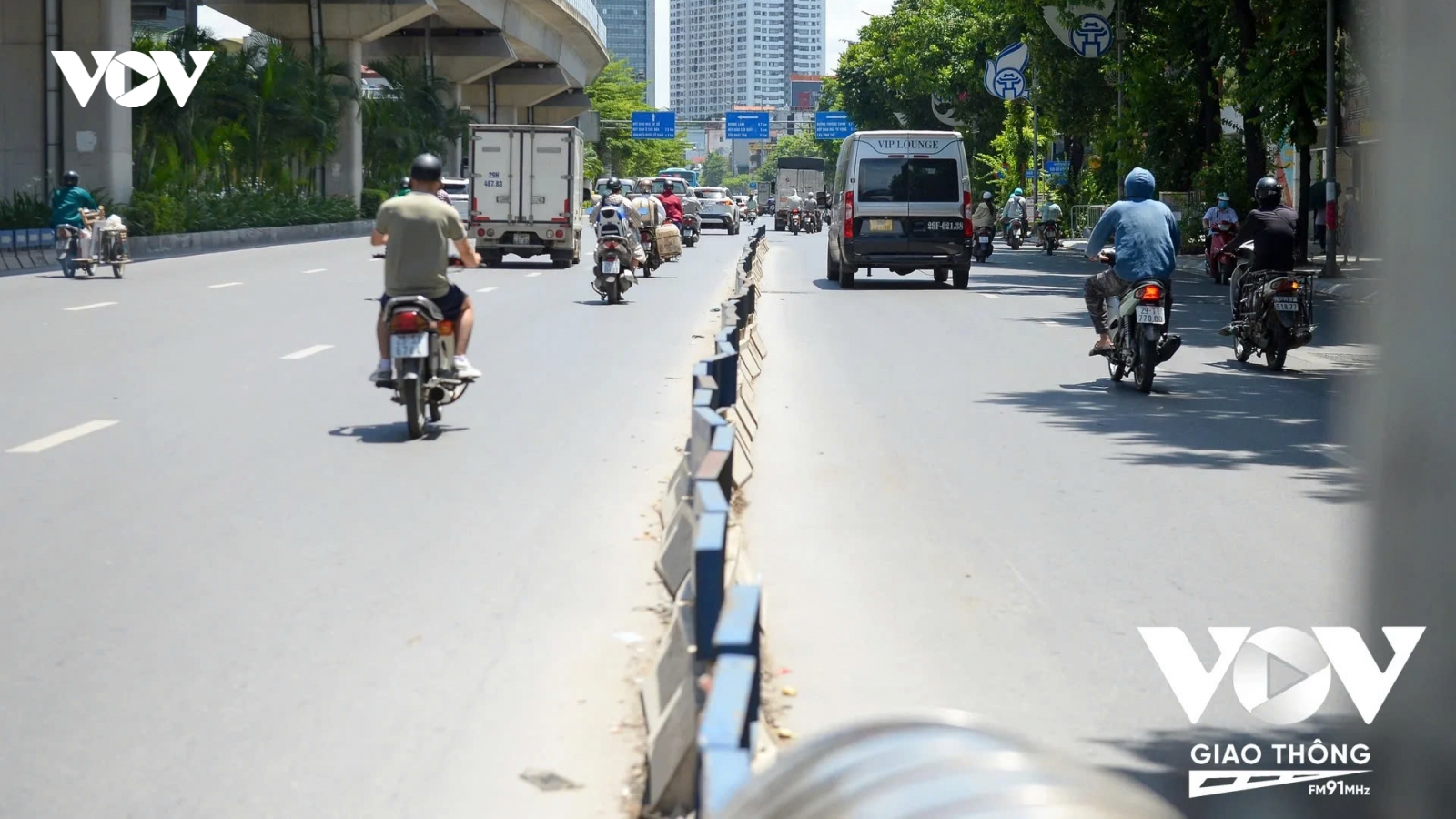 Dải phân cách có vô tri?