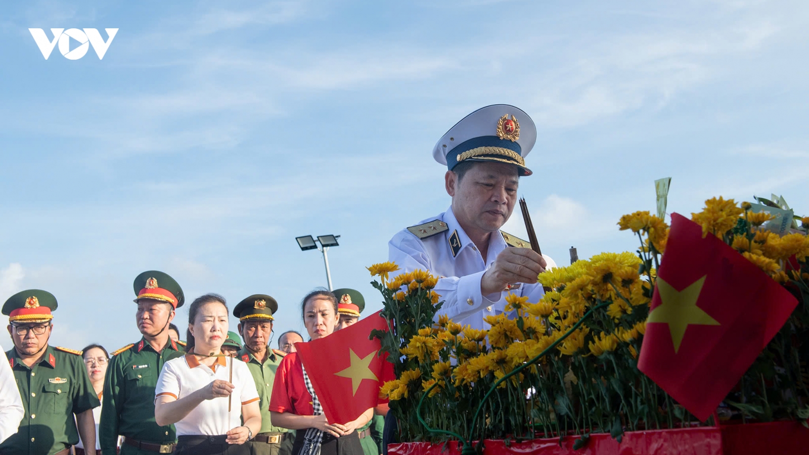 Xúc động và thiêng liêng lễ tưởng niệm anh hùng liệt sĩ Gạc Ma giữa trùng khơi