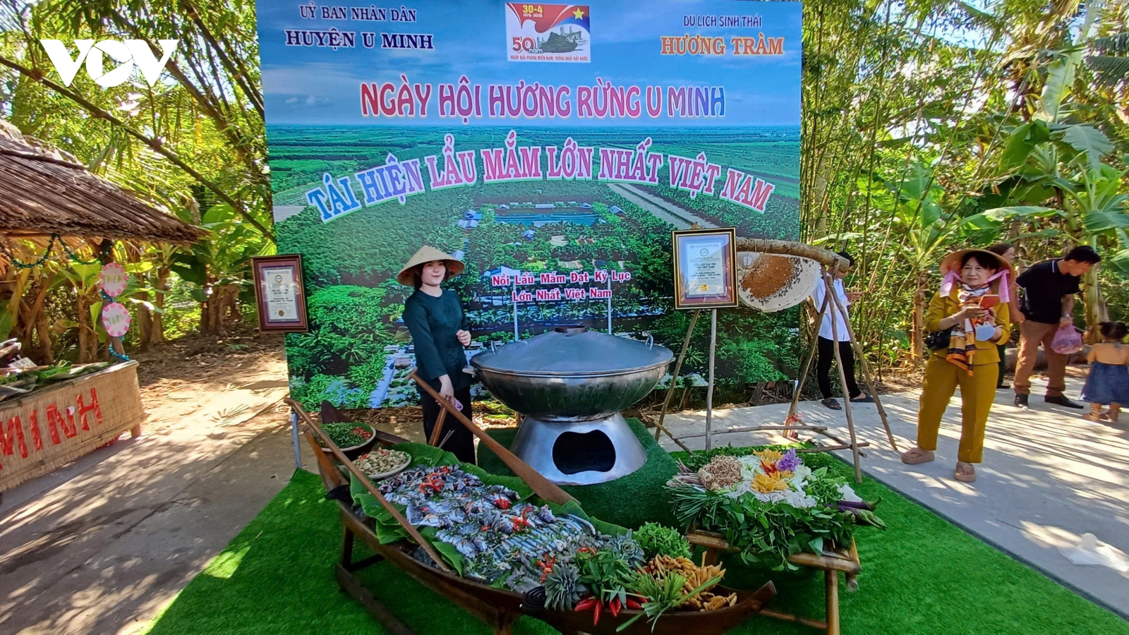 Cà Mau: Lẩu mắm khổng lồ chờ khách ở “Hương rừng U Minh”