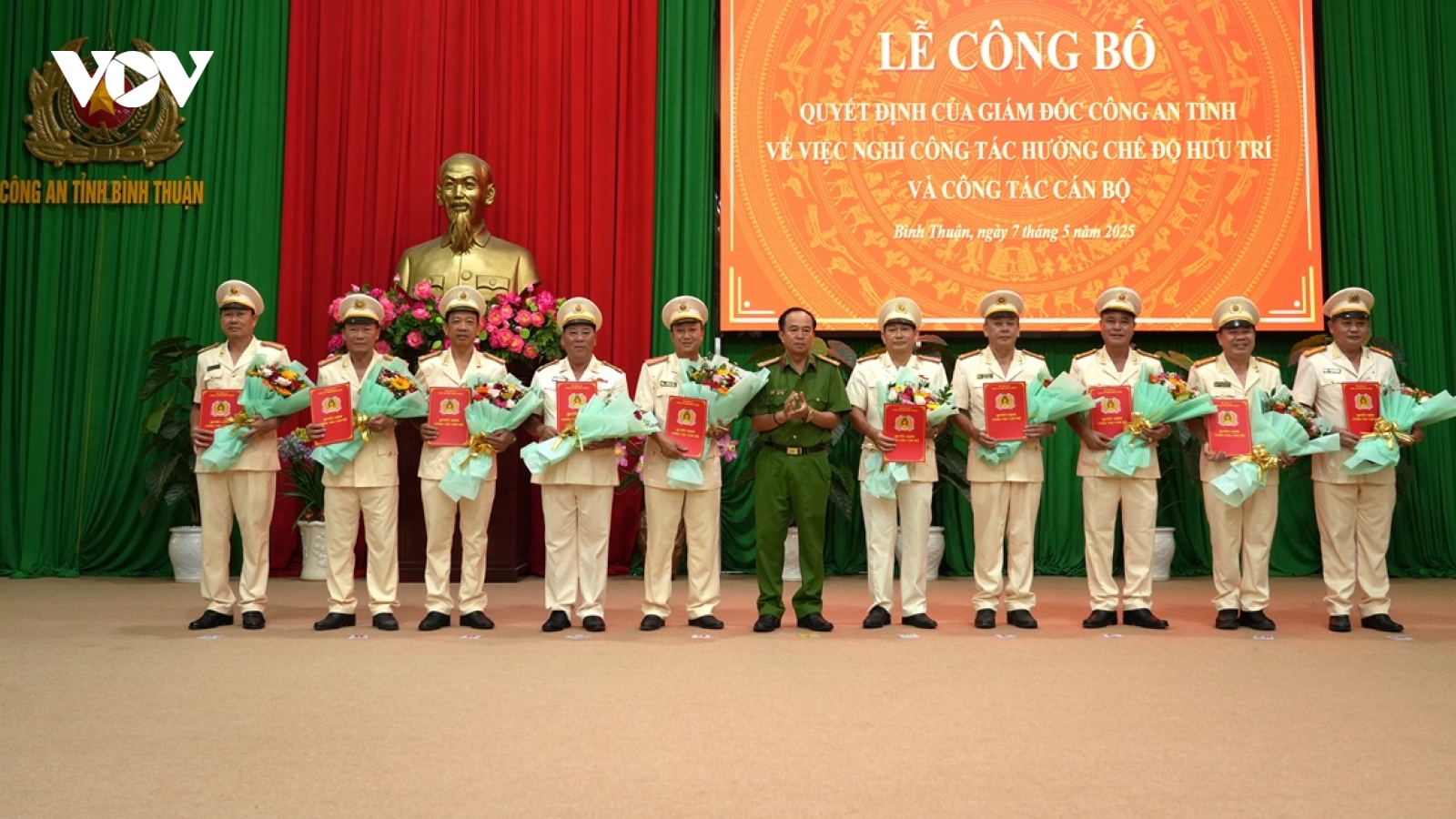 Hàng chục lãnh đạo, chỉ huy Công an tỉnh Bình Thuận xin nghỉ hưu trước tuổi