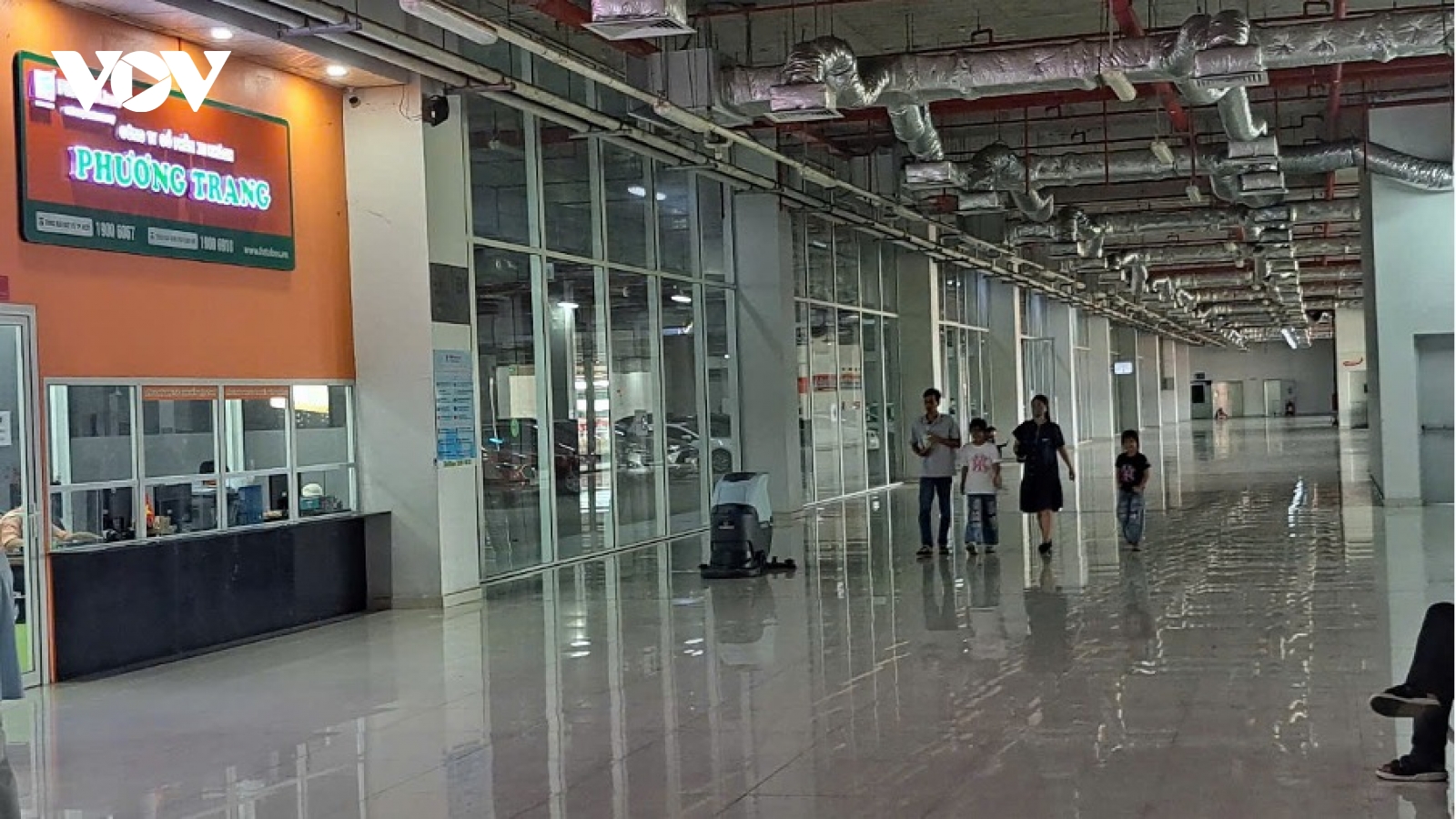 TP.HCM sau nghỉ lễ: Bến xe Miền Tây quá tải, Miền Đông “ế khách”