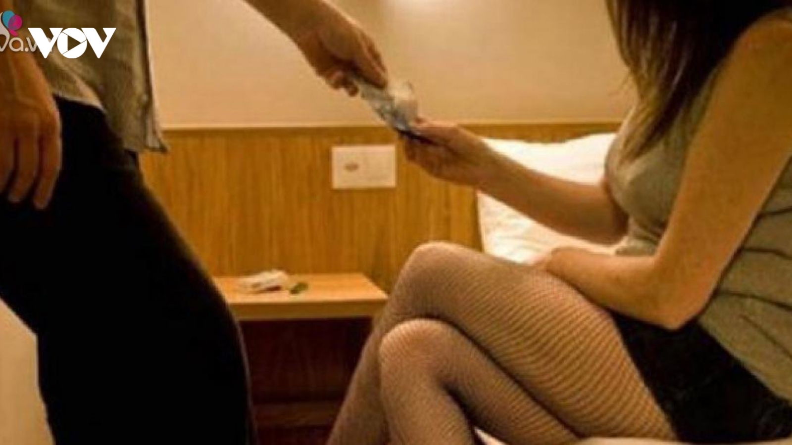 Tôi chỉ đi "bóc bánh trả tiền" chứ không ngoại tình nhưng vợ lại đòi ly hôn