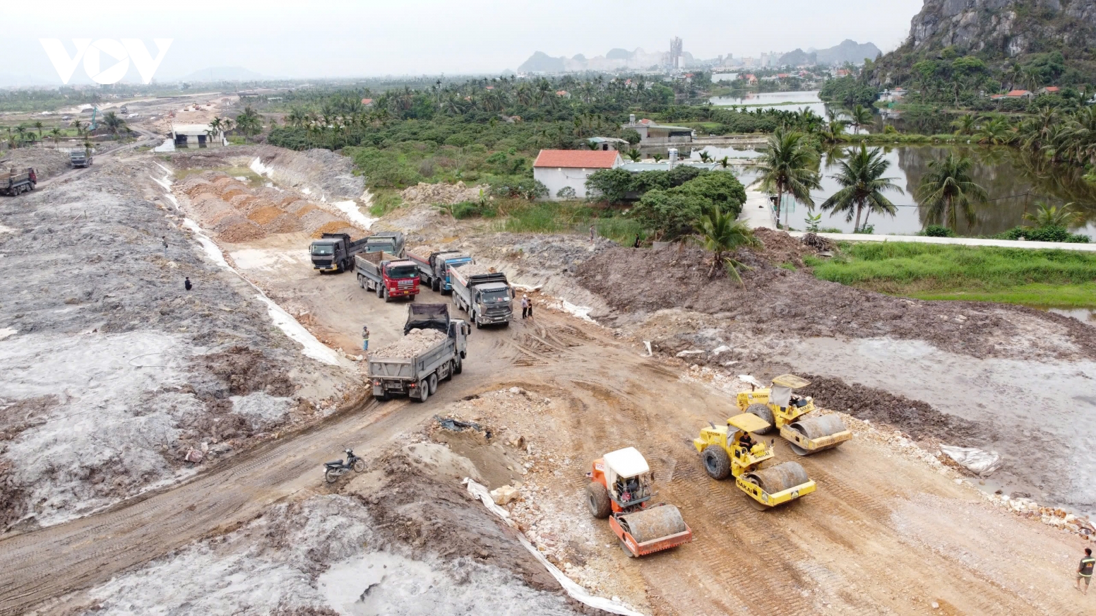 Dự án đường 6.400 tỷ ở Quảng Ninh: Nhiều đoạn vẫn "ngổn ngang" mặt bằng