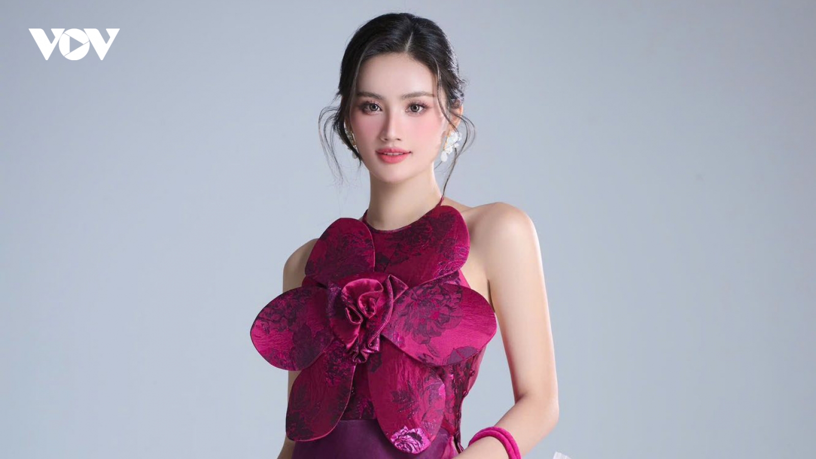 Thời trang của Ý Nhi tại đấu trường quốc tế Miss World