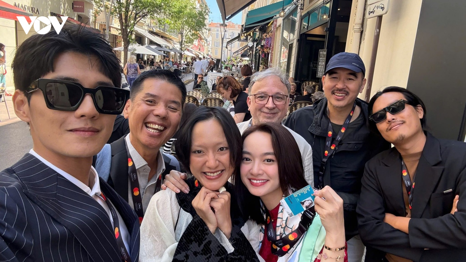 Sao Việt 17/5: Kaity Nguyễn và dàn sao Việt bất ngờ đổ bộ Cannes