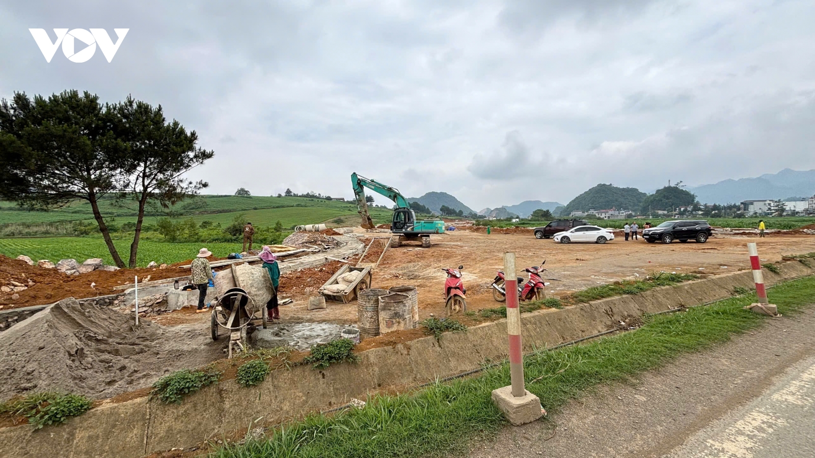 Đường trục chính nội thị Mộc Châu dài 10km, thi công 3 năm chưa hoàn thành