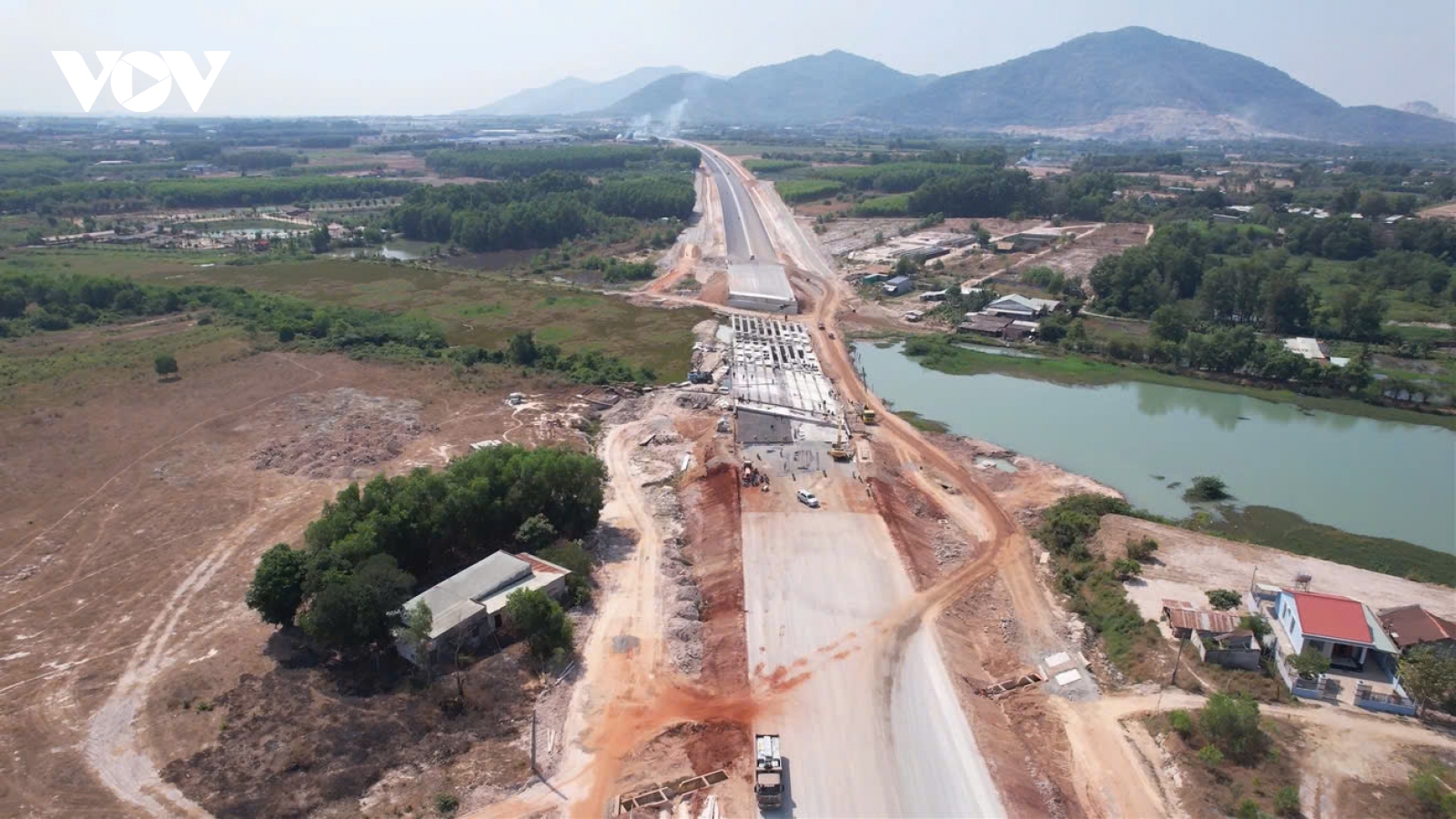 Các dự án giao thông do địa phương làm chủ đầu tư còn nhiều “điểm nghẽn”