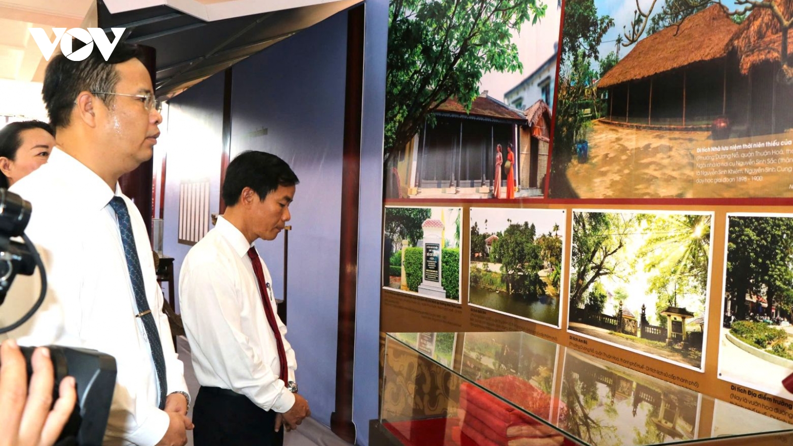 Khai mạc triển lãm “Không gian di sản văn hóa Chủ tịch Hồ Chí Minh ở Huế”