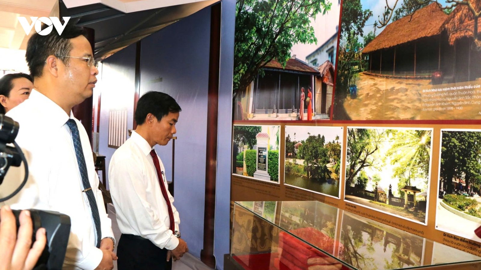 Khai mạc triển lãm “Không gian di sản văn hóa Chủ tịch Hồ Chí Minh ở Huế”