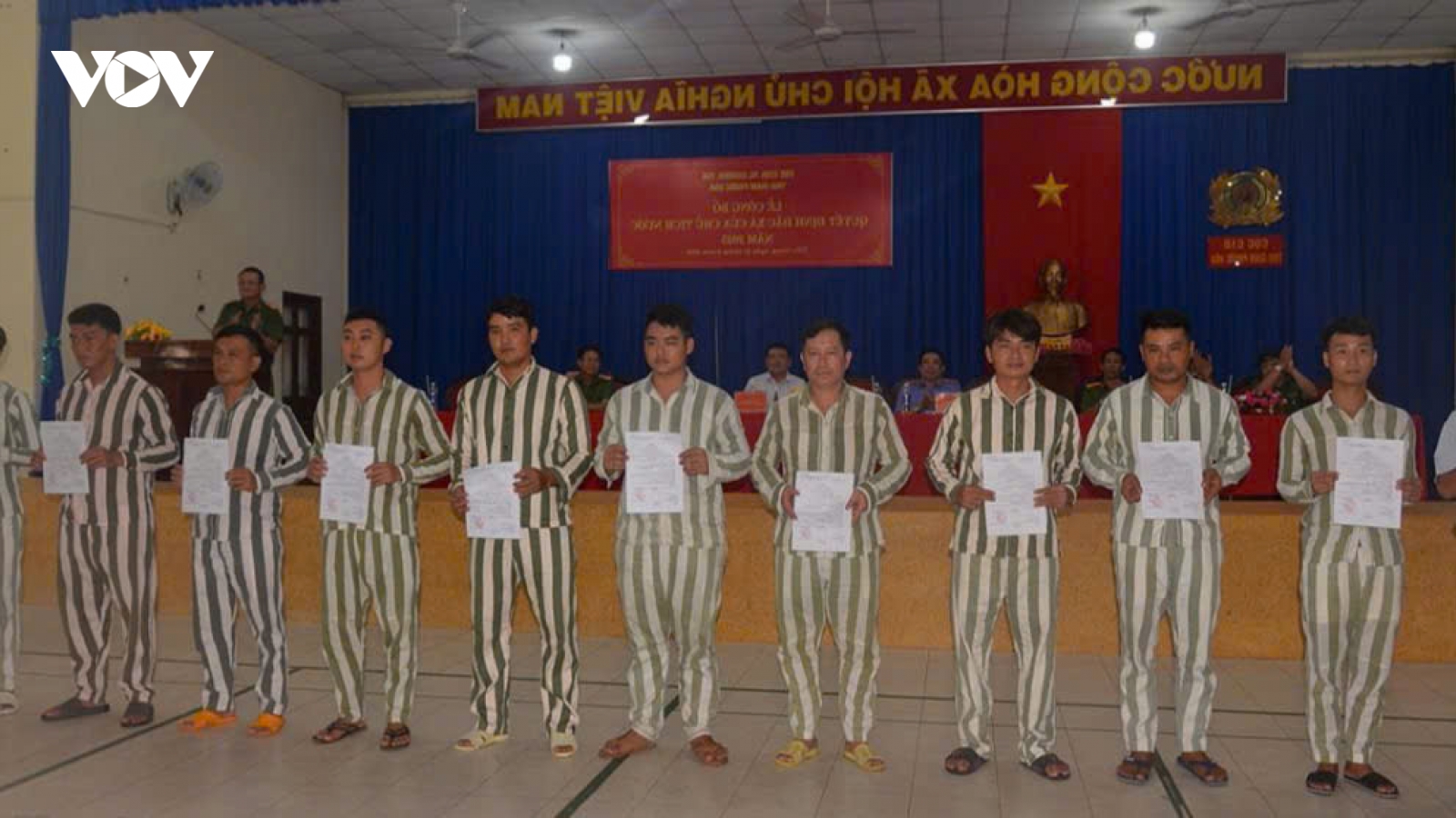 Tiền Giang công bố quyết định đặc xá cho hơn 200 phạm nhân