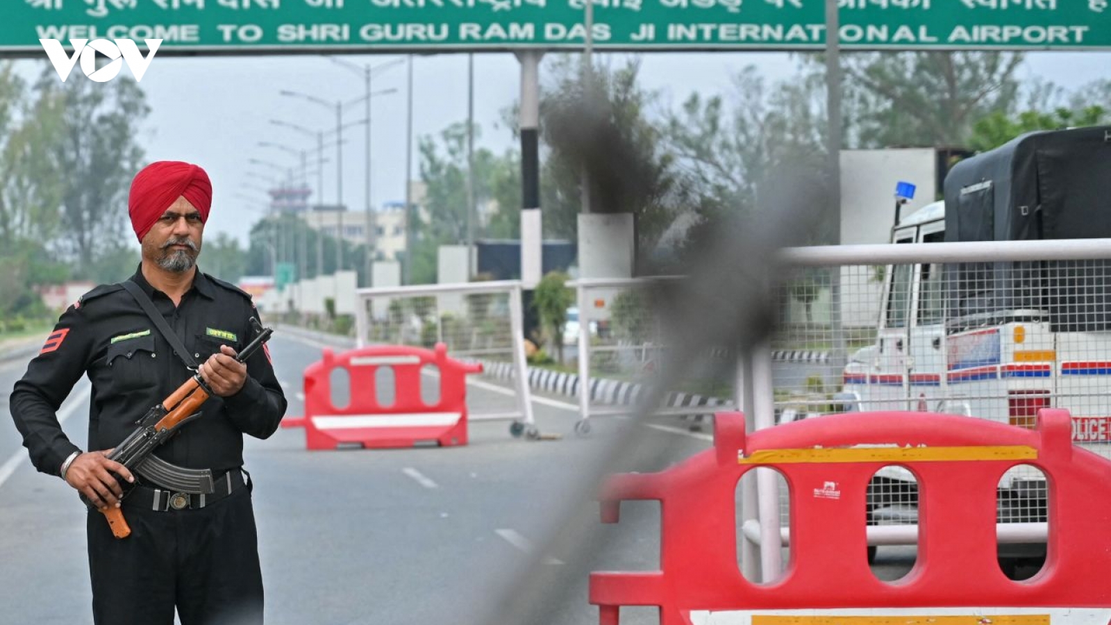 Ấn Độ đóng cửa 21 sân bay sau trận không kích vào Pakistan
