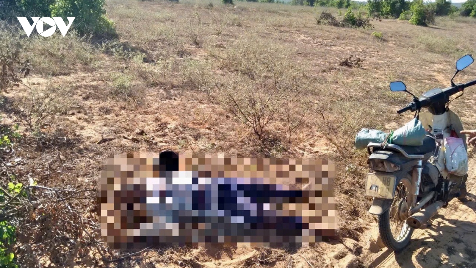 Phát hiện người đàn ông tử vong ở bãi đất trống