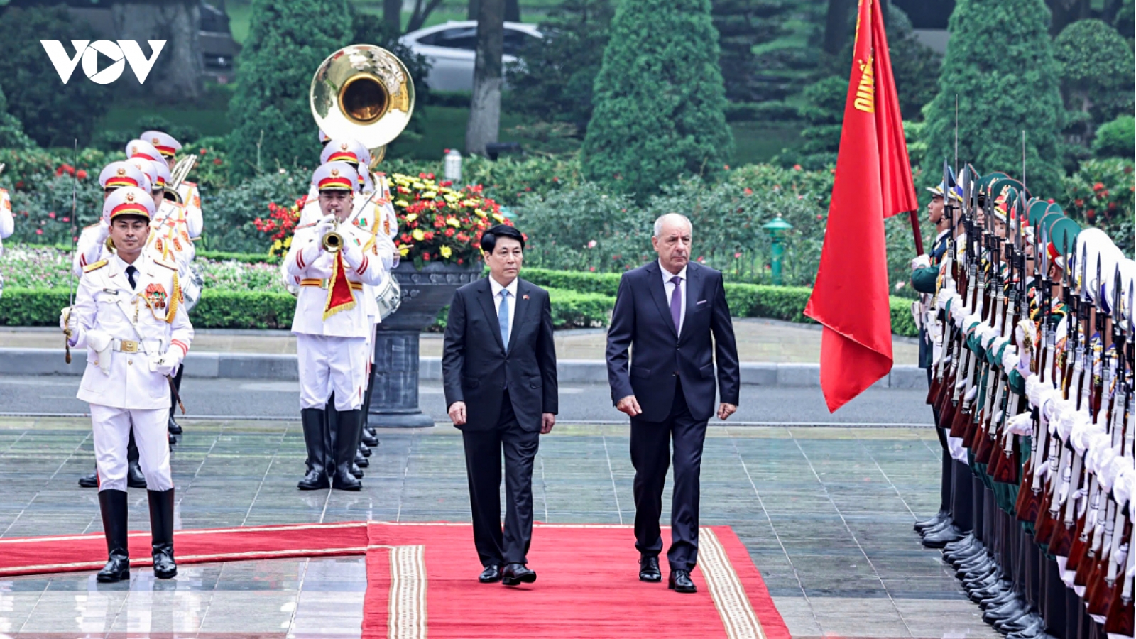 President Tamas Sulyok warmly welcomed in Hanoi on official visit to Vietnam