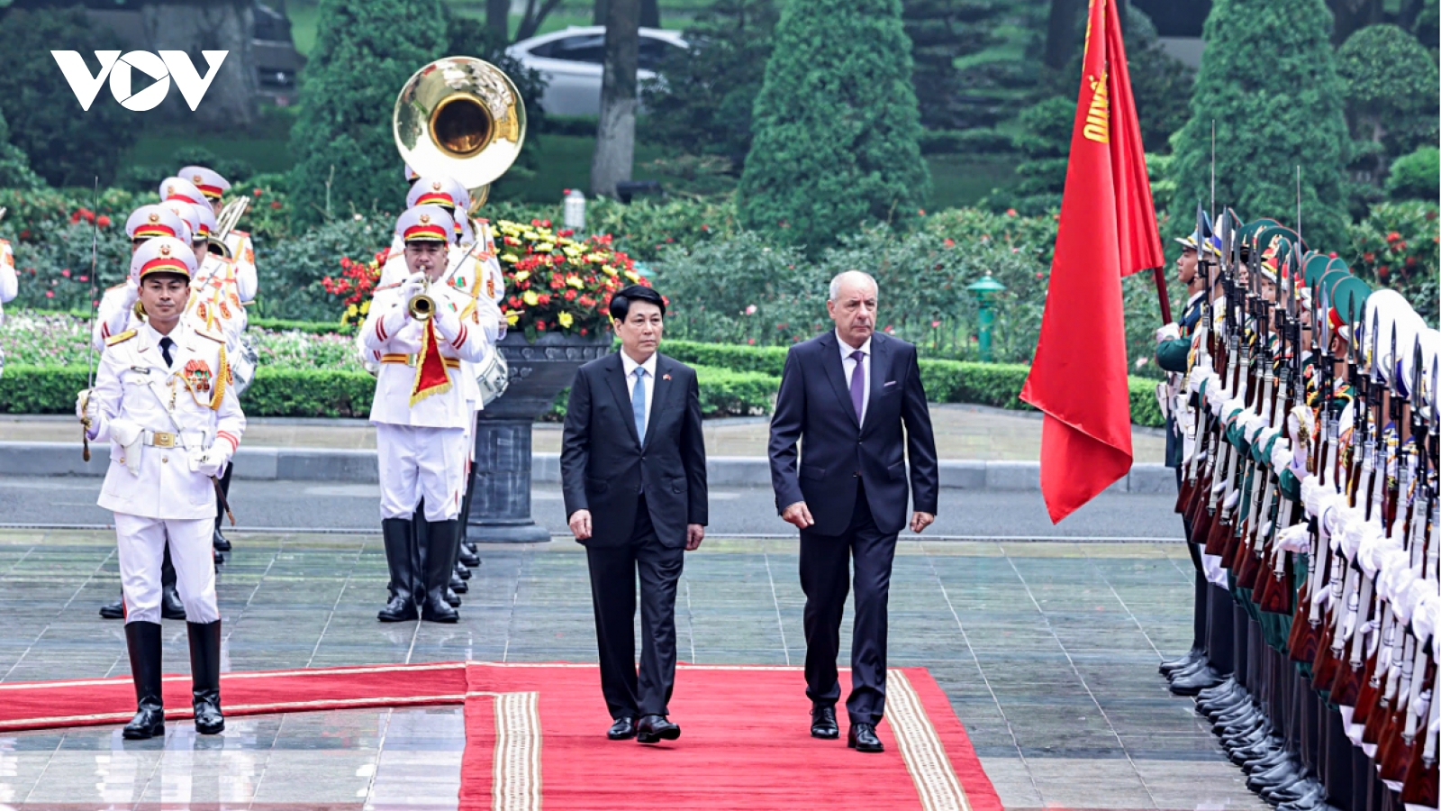 President Tamas Sulyok warmly welcomed in Hanoi on official visit to Vietnam