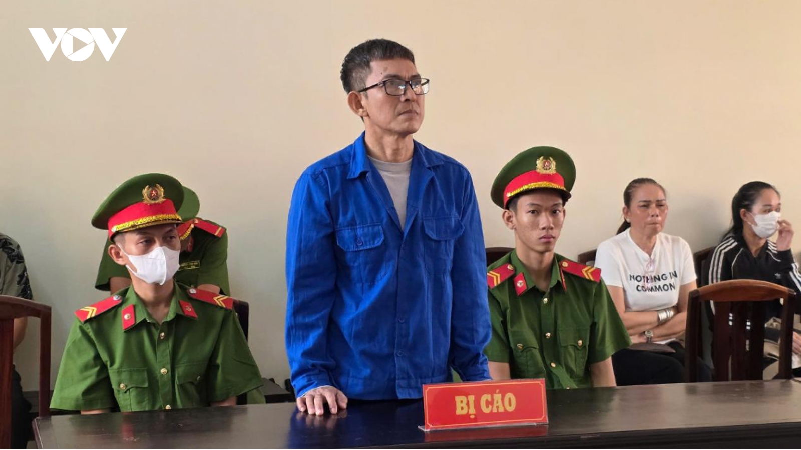 Đâm người phụ nữ do mâu thuẫn chuyện tiền bạc, lĩnh án 8 năm tù