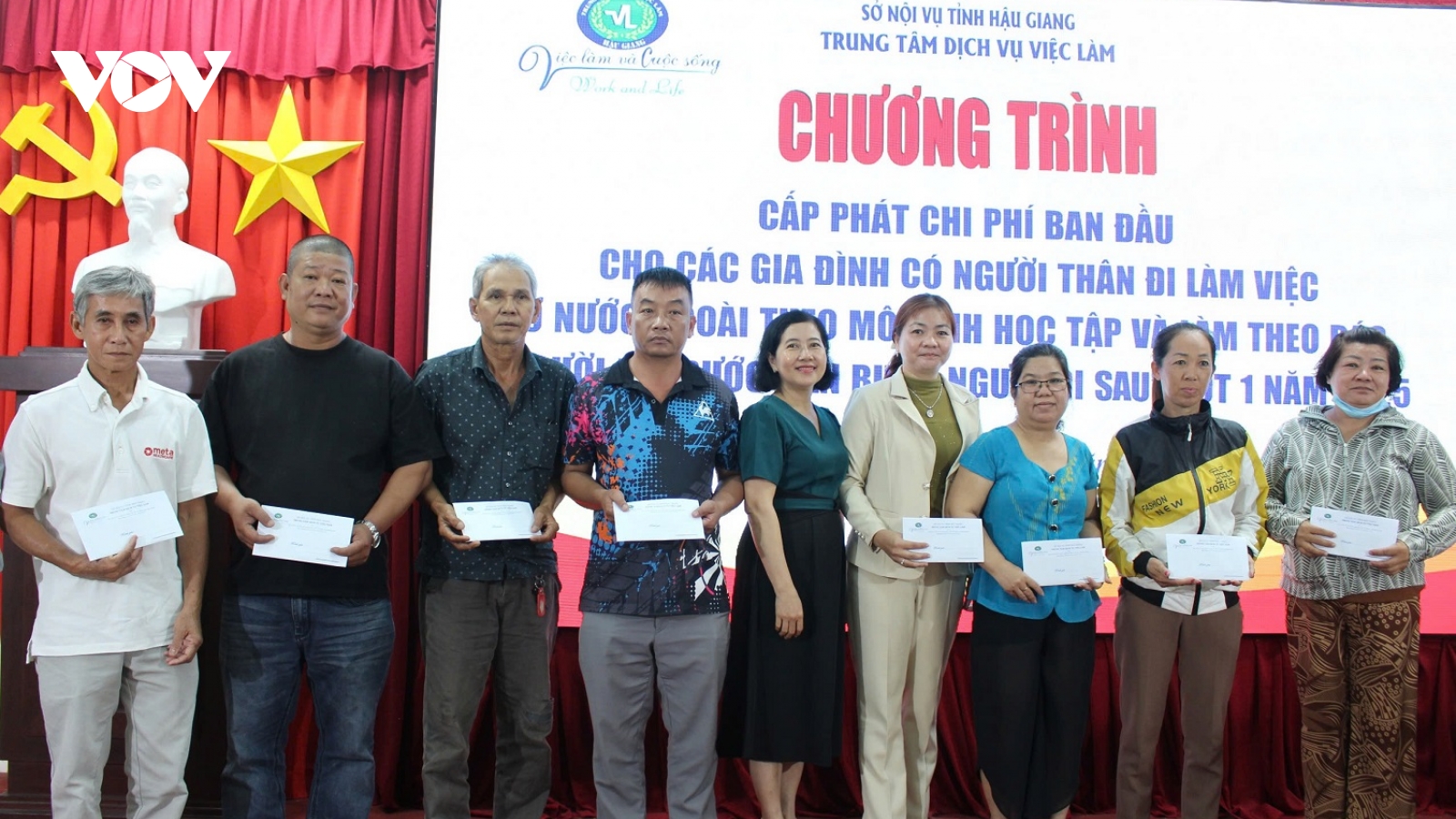 Hậu Giang cấp chi phí hỗ trợ cho 126 gia đình có người thân đi làm việc ở nước ngoài