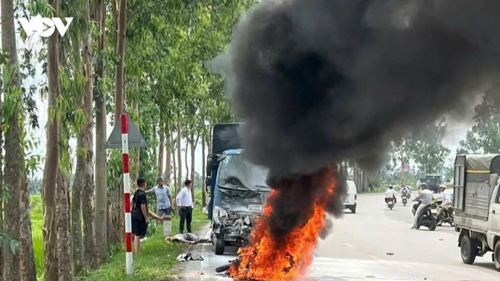 Xe máy bốc cháy, 1 người tử vong sau tai nạn giao thông ở Hải Dương