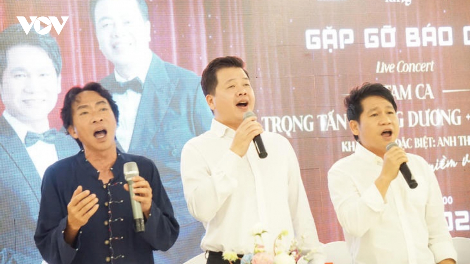 Đăng Dương - Trọng Tấn - Việt Hoàn hòa giọng tại concert mừng đất nước trọn niềm vui