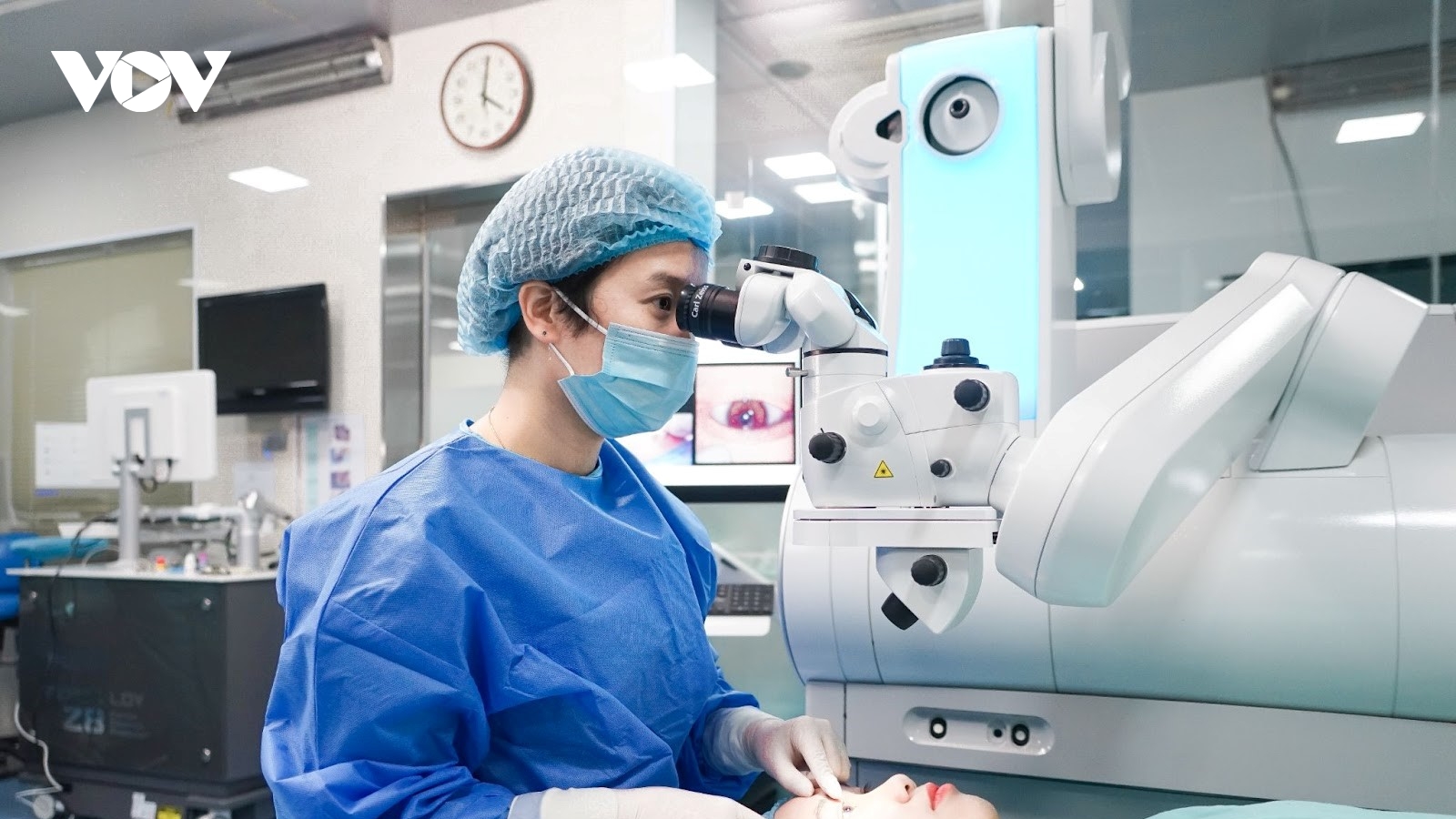 BV Mắt Quốc tế DND: Phẫu thuật thành công viễn thị bằng phương pháp Smile pro