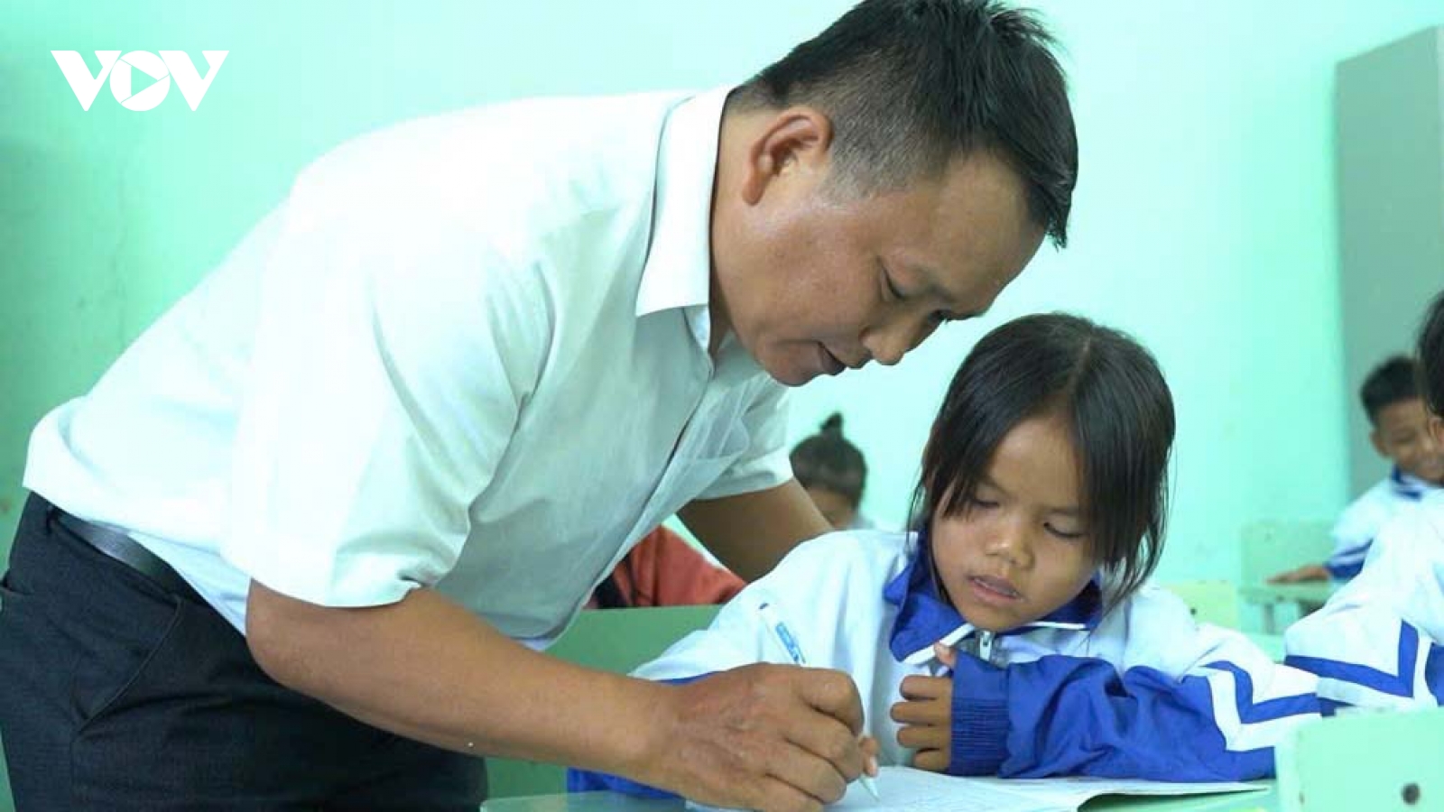 Tuyển đủ, tuyển đúng giáo viên, không để trống lớp