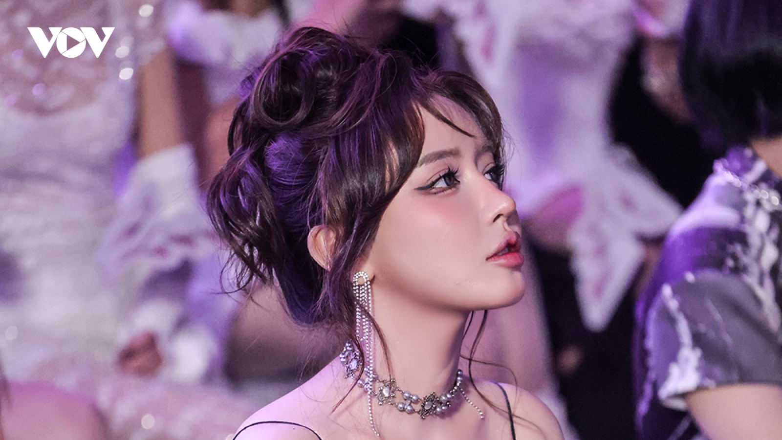 Bích Phương thừa nhận từng lo lắng vì lớn tuổi nhất trong dàn "Em xinh"