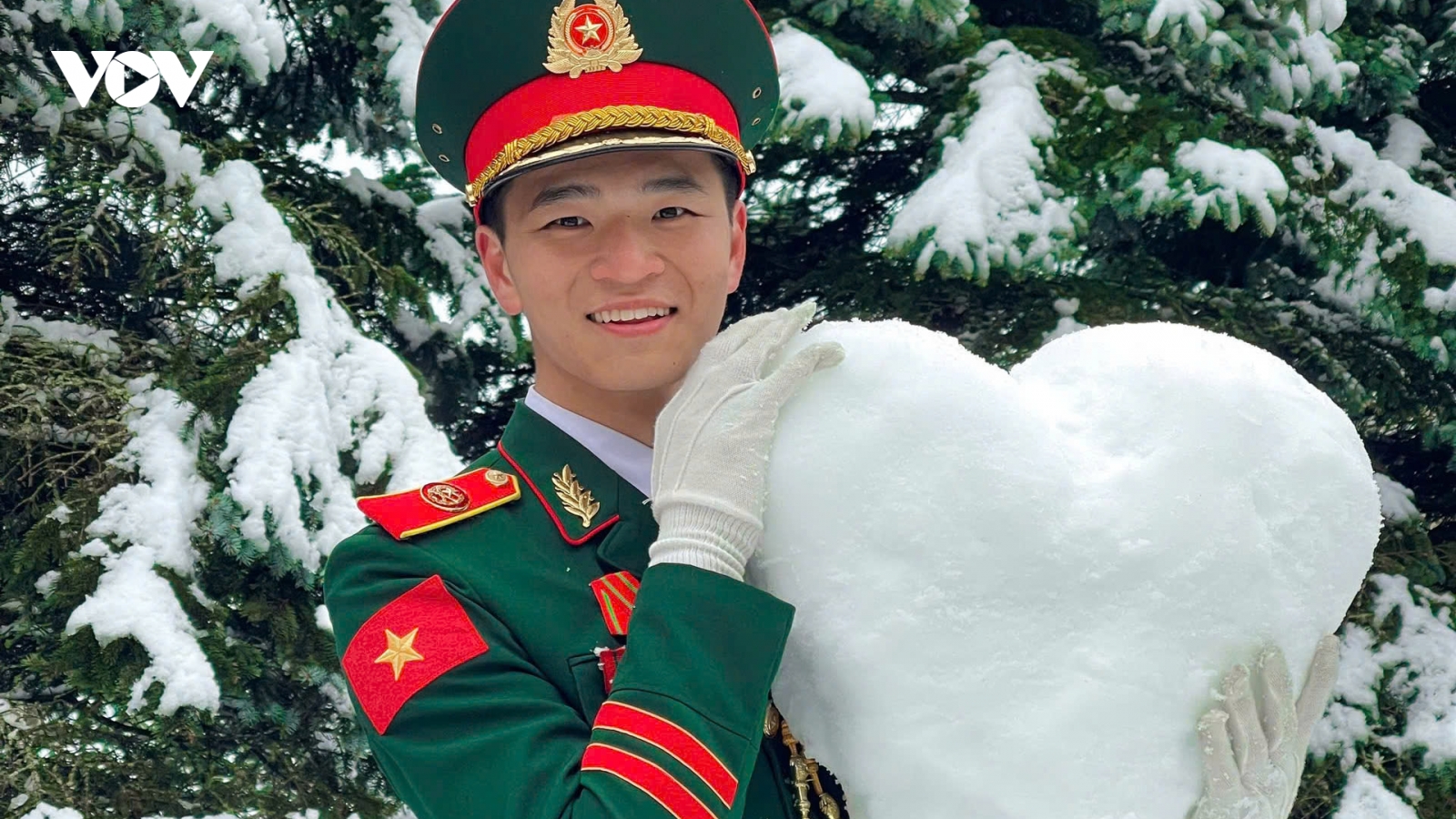 Thượng sĩ quê Thái Bình tham gia duyệt binh ở Nga gây "sốt" trên mạng xã hội