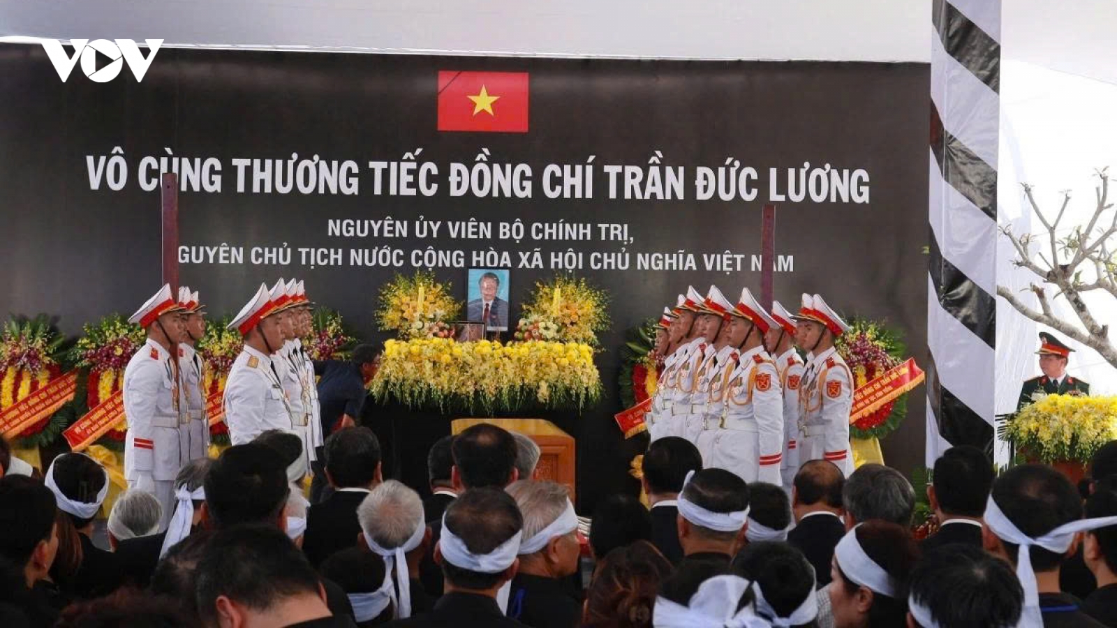 Former State President Tran Duc Luong laid to rest in Quang Ngai