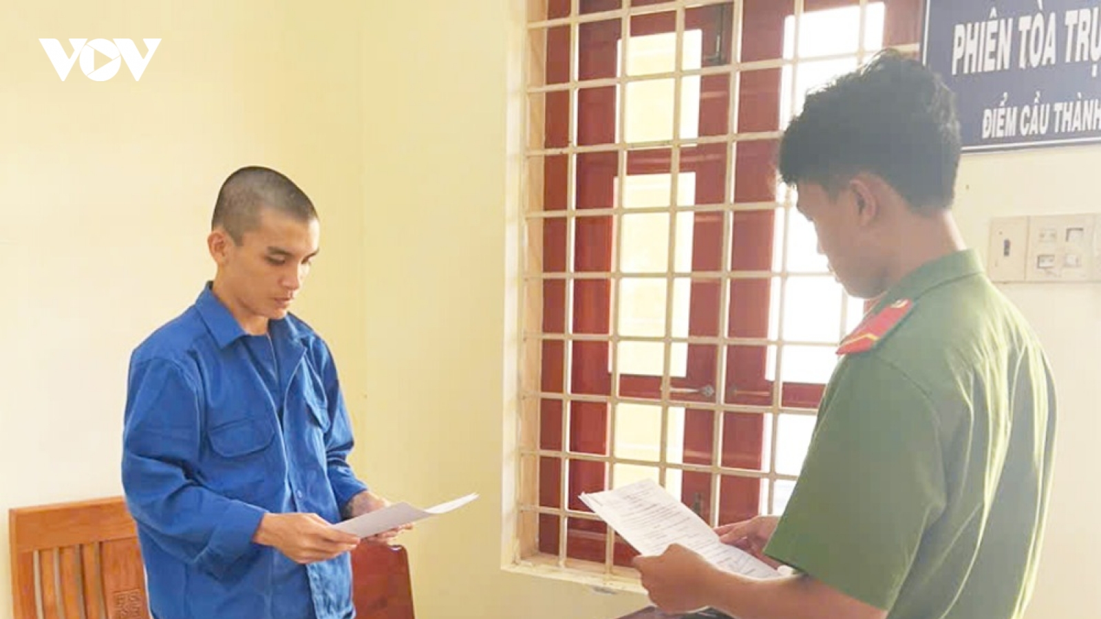Khởi tố, bắt tạm giam 2 đối tượng tàng trữ trái phép chất ma túy
