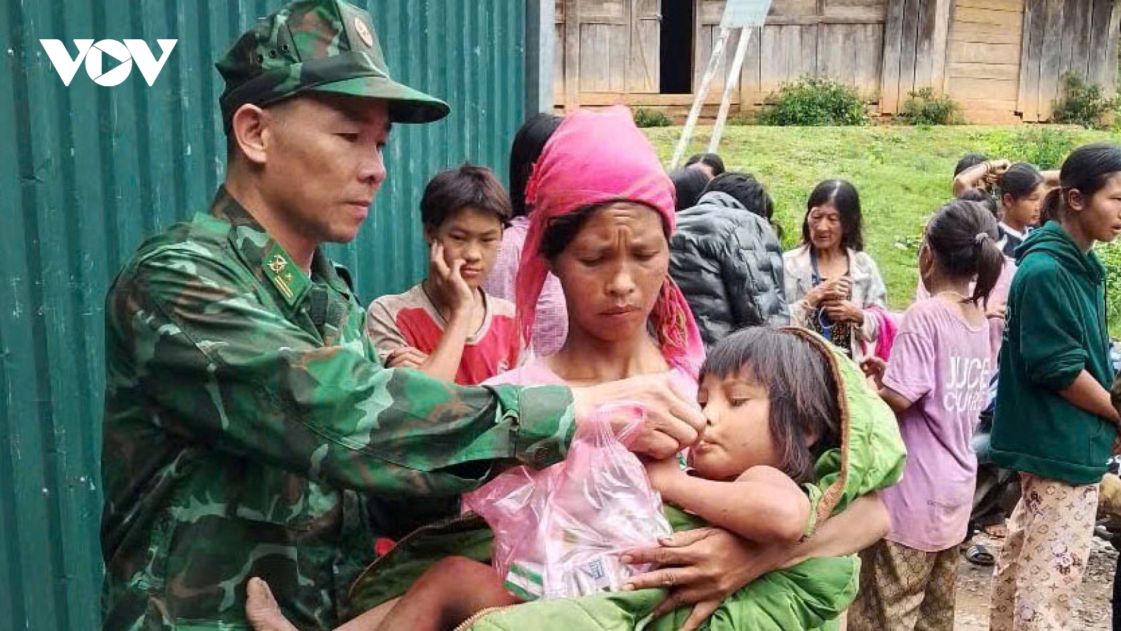 Tìm thấy bé gái đi lạc trong rừng ở Lai Châu