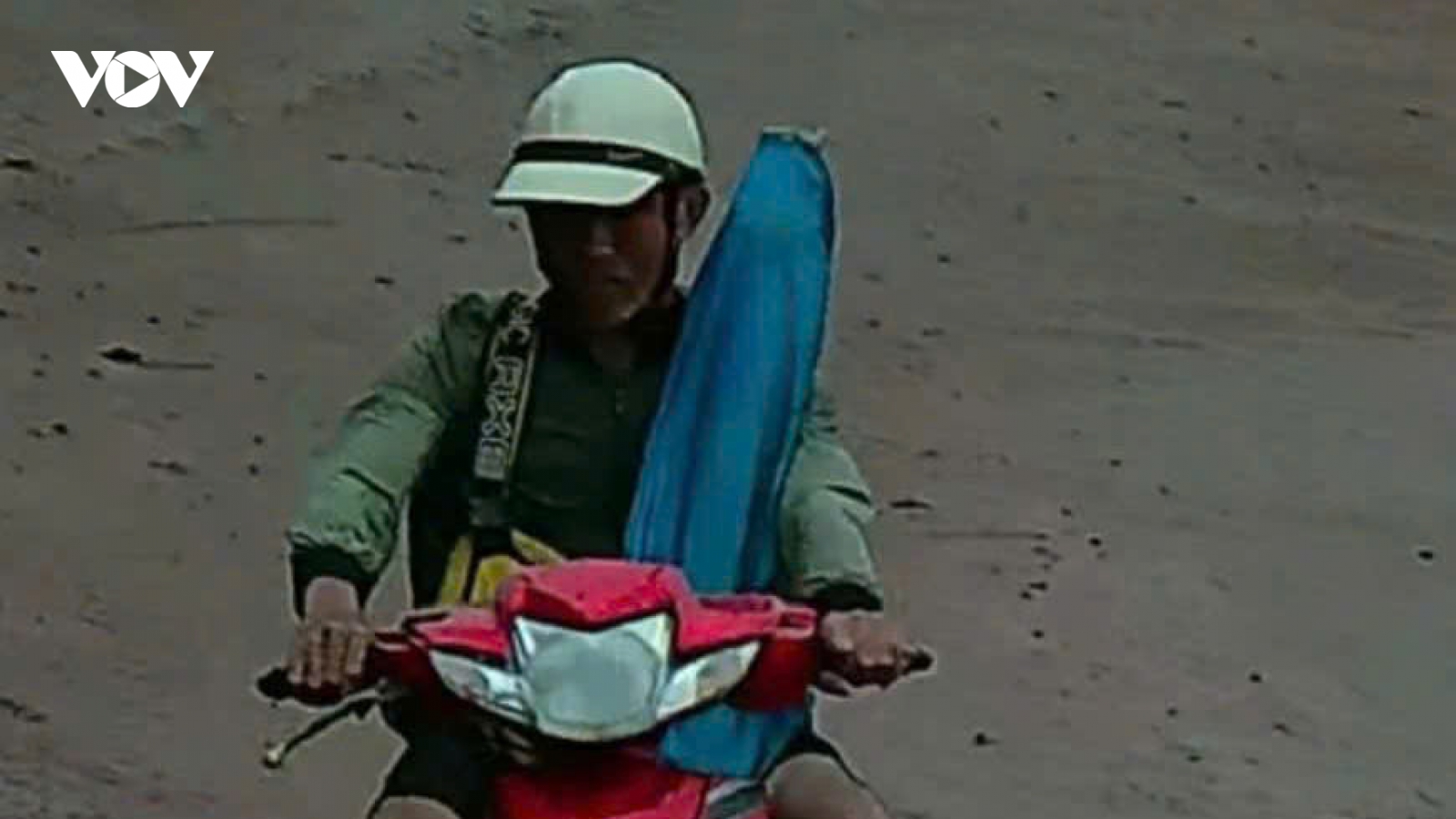 Truy bắt nghi phạm trộm xe máy, rút dao đâm hai công an xã