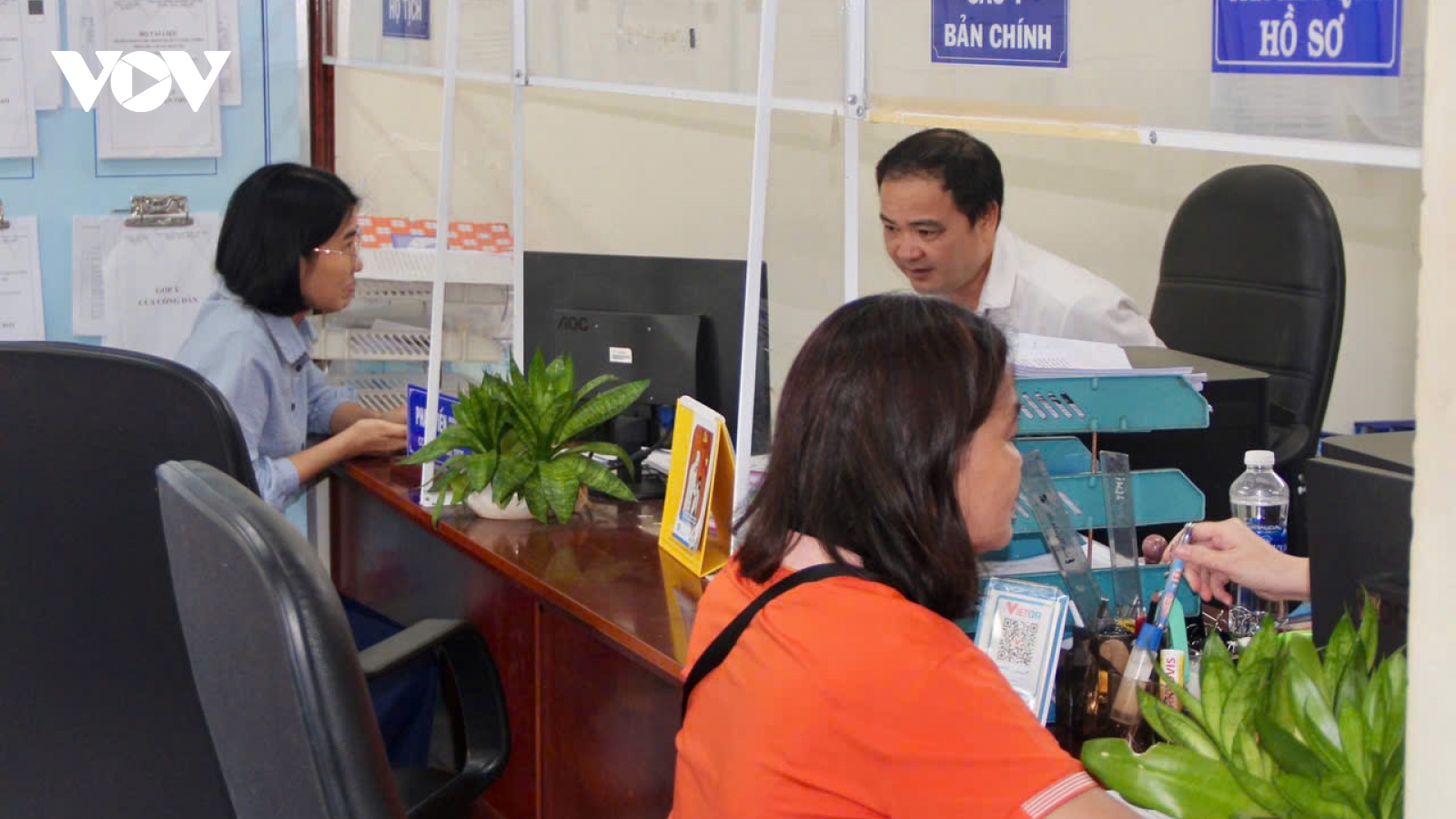 Công chức ở Bà Rịa-Vũng Tàu tận tụy phục vụ dân đến ngày cuối cùng