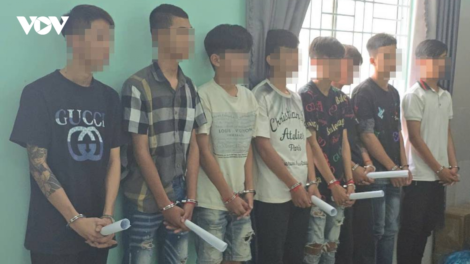 Bắt tạm giam nhiều đối tượng mang hung khí chém người đi bộ tại Kiên Giang