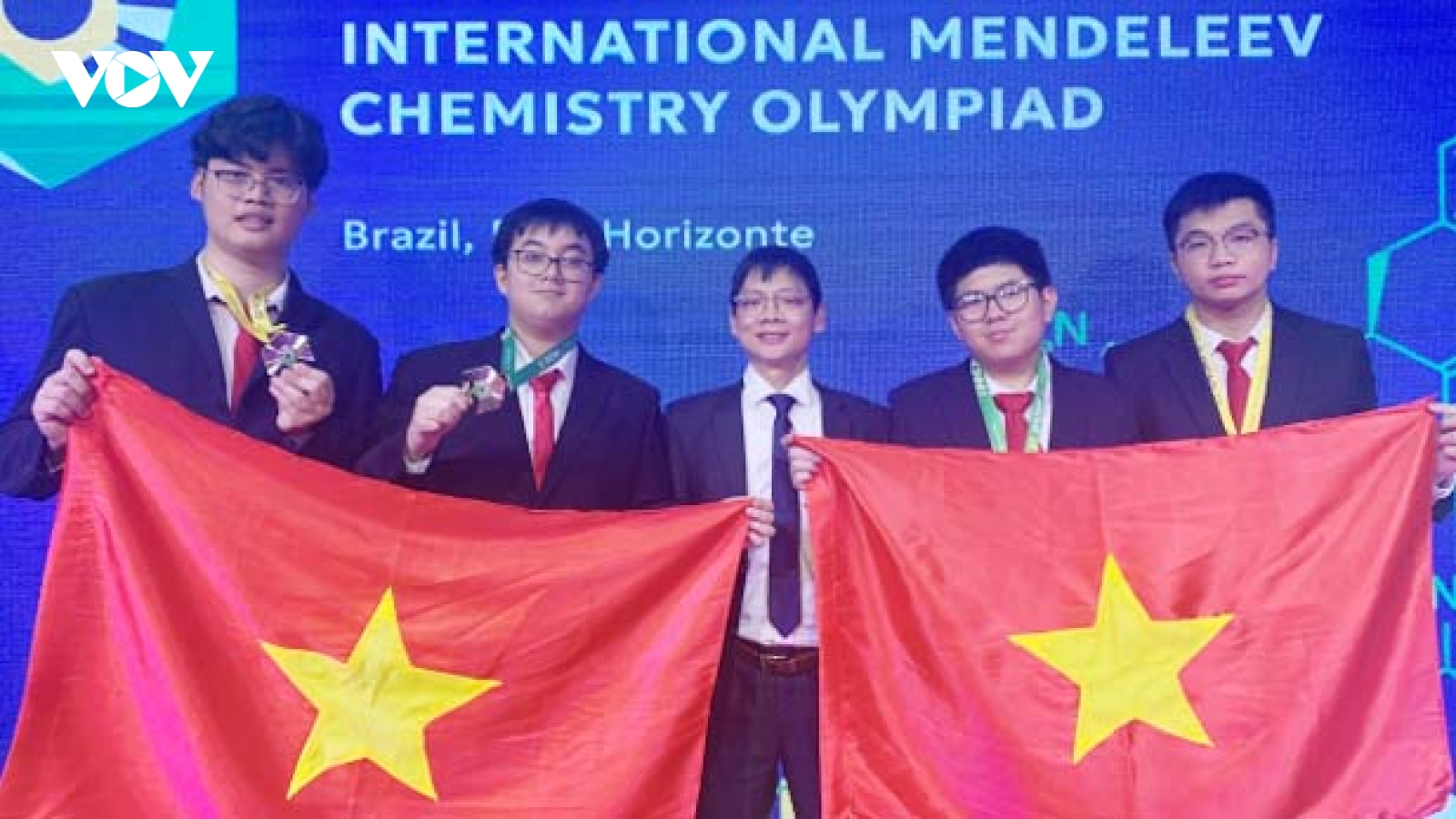 4 học sinh Việt Nam xuất sắc giành huy chương tại Olympic Hóa Quốc tế Mendeleev