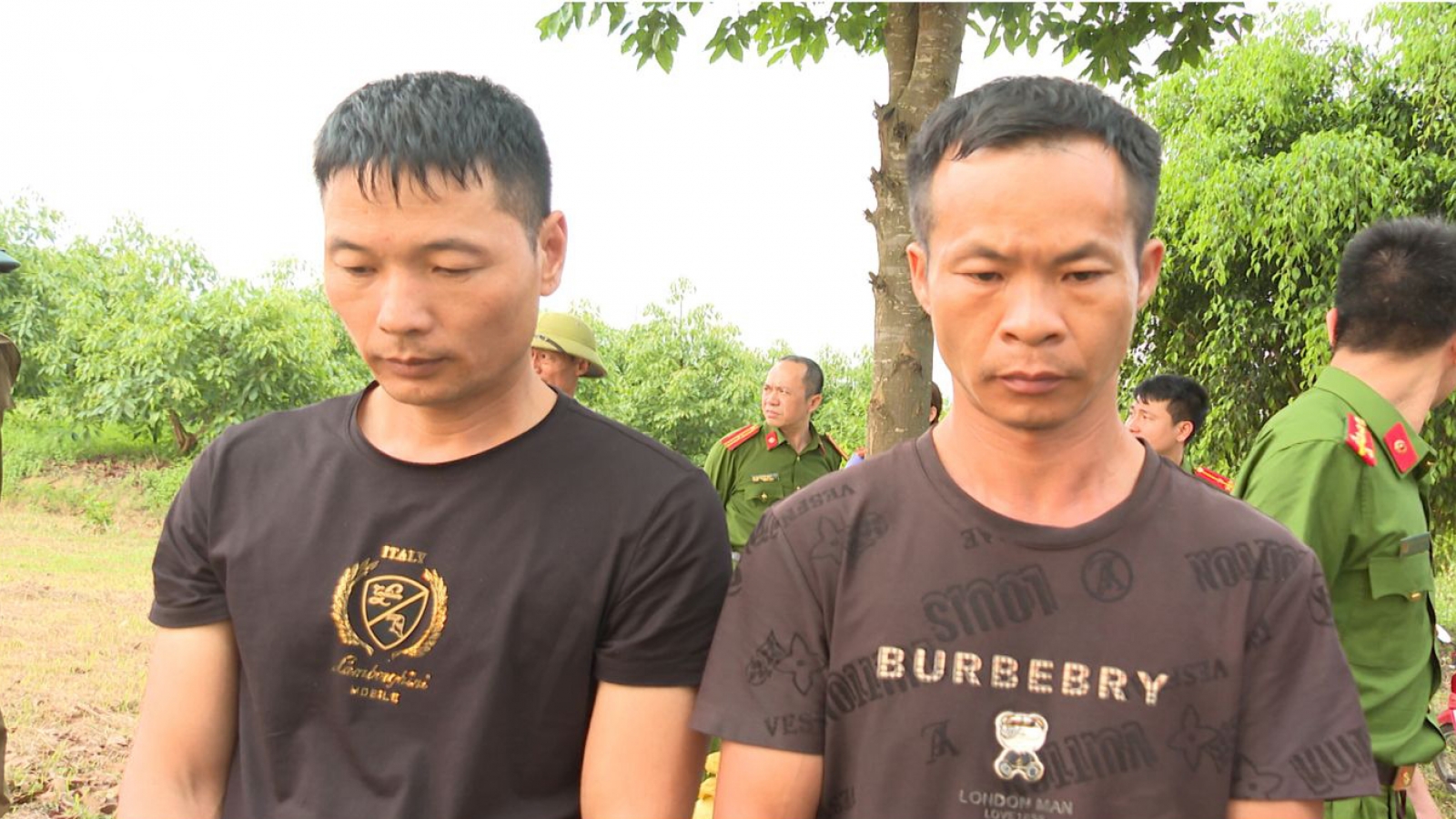 Tạm giữ hình sự 2 nghi can người nước ngoài để điều tra về hành vi xâm phạm mồ mả