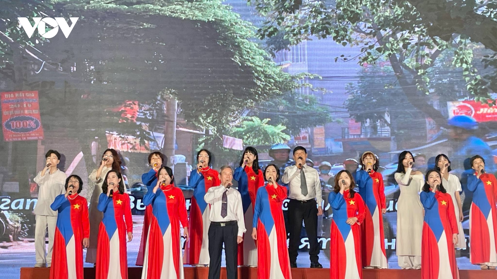 Tri ân thầy Lê Đức Mẫn - Người thầm lặng đưa nhạc Việt ra thế giới bằng tiếng Nga