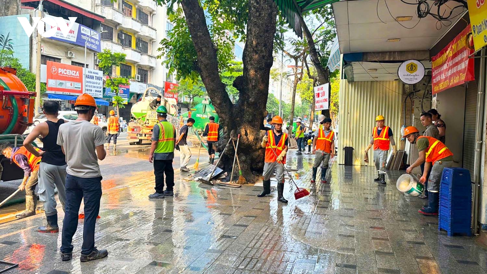 Hỗ trợ kinh phí những hộ dân bị ảnh hưởng do bùn thải phun trào ở Cát Linh