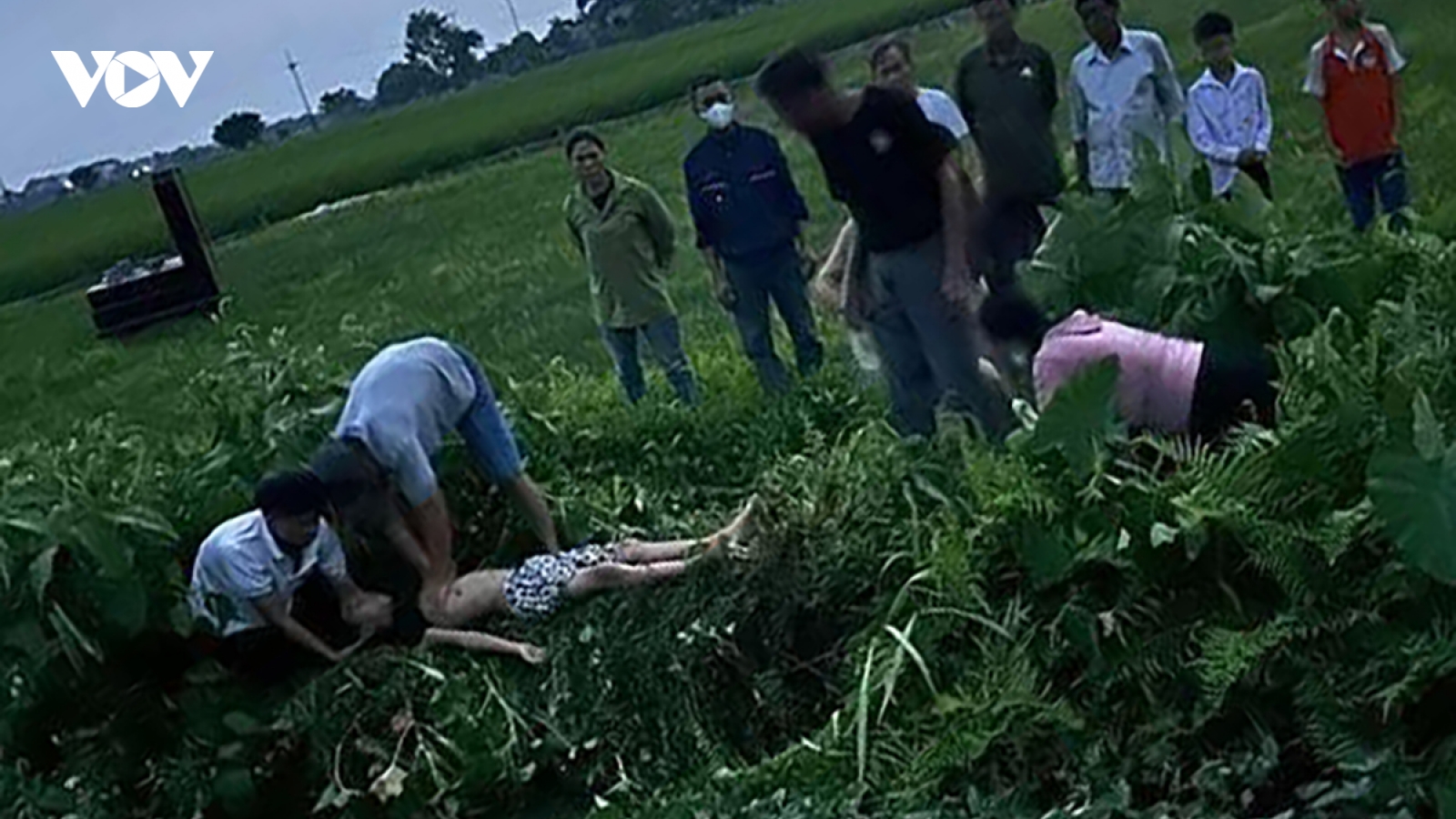 Ba học sinh bị điện giật trong lúc thả diều ở Thường Tín, Hà Nội