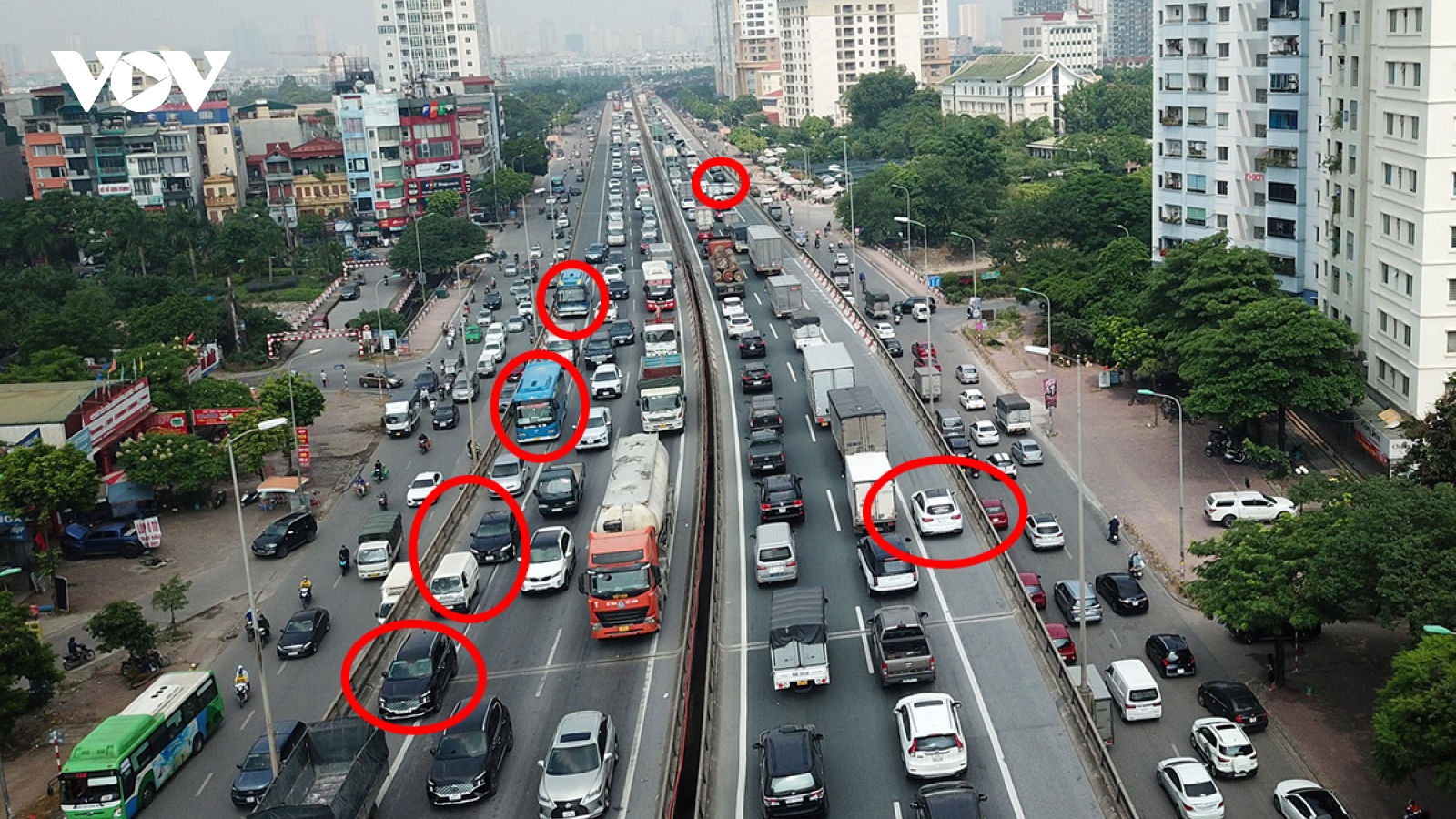 Giảm vi phạm giao thông bằng cách tăng tiền phạt có phải là giải pháp tốt?