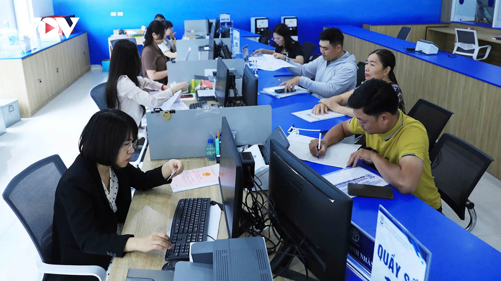 Vì sao “làm sạch dữ liệu đất đai” lại bắt dân đi photo sổ đỏ?